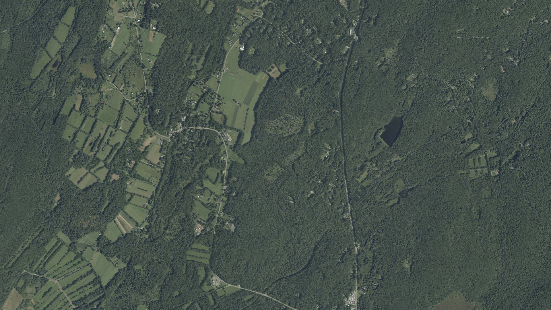 Natural-color aerial photograph of land around Sandyston, New Jersey