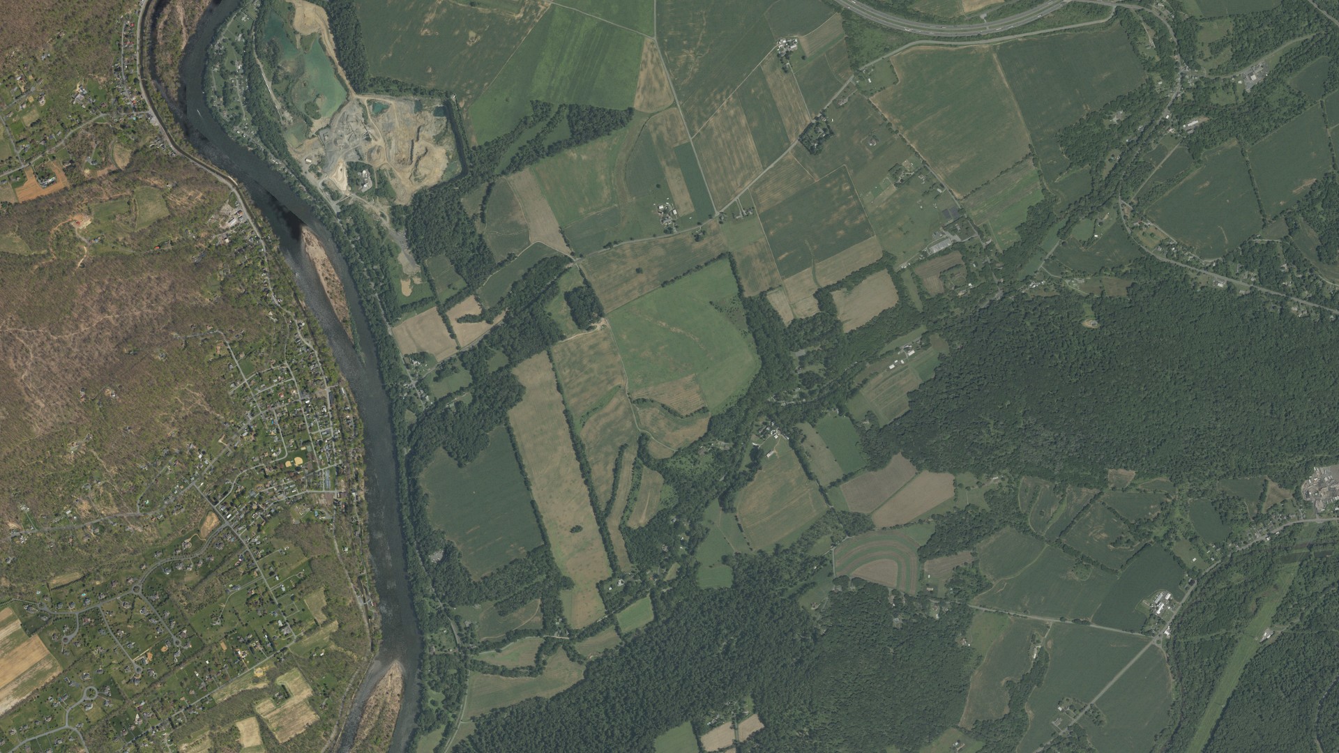 Natural-color aerial photograph of land around Pohatcong, New Jersey