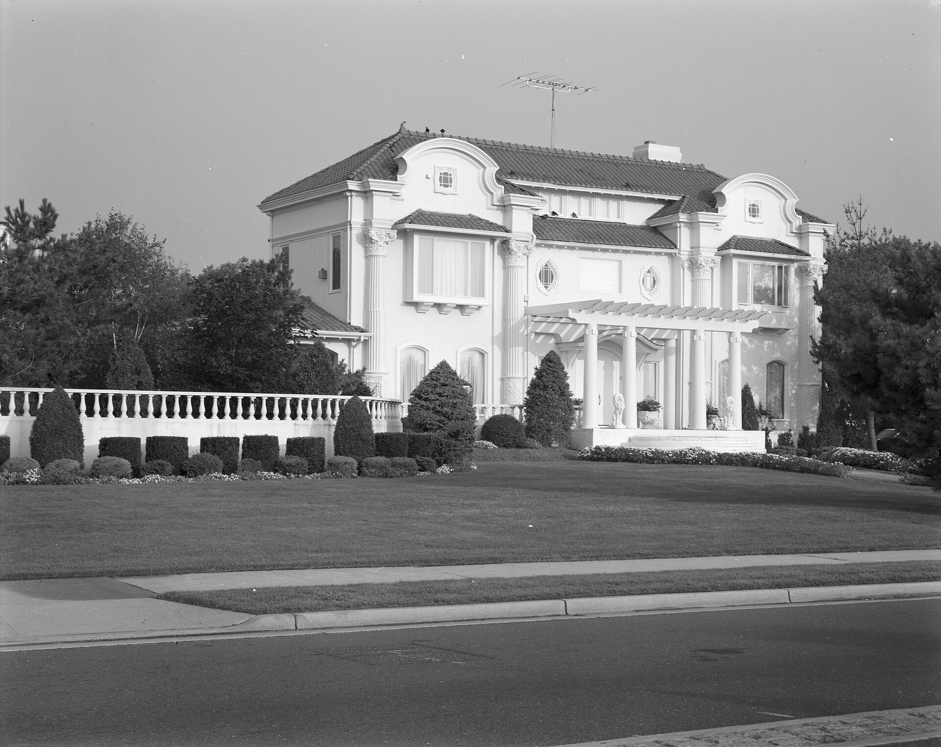 House on Ocean Boulevard, Deal NJ see our File:CLOSER VIEW OF EAST FRONT LOOKING NORTHWEST - 248 Ocean Boulevard (House), Deal, Monmouth County, NJ HABS NJ,13-DEAL,2-2.tif — New Jersey