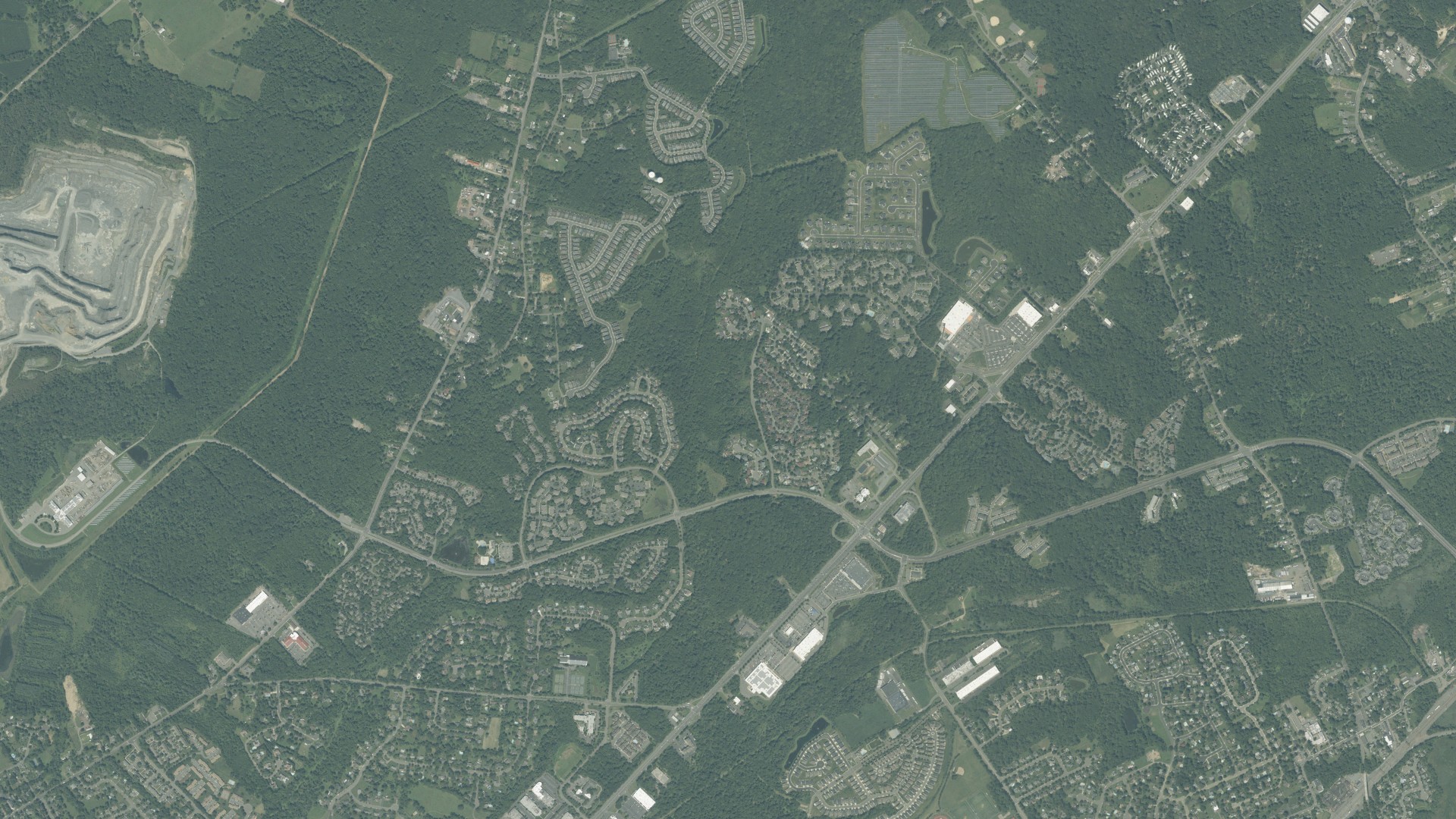 Natural-color aerial photograph of land around Heathcote, New Jersey