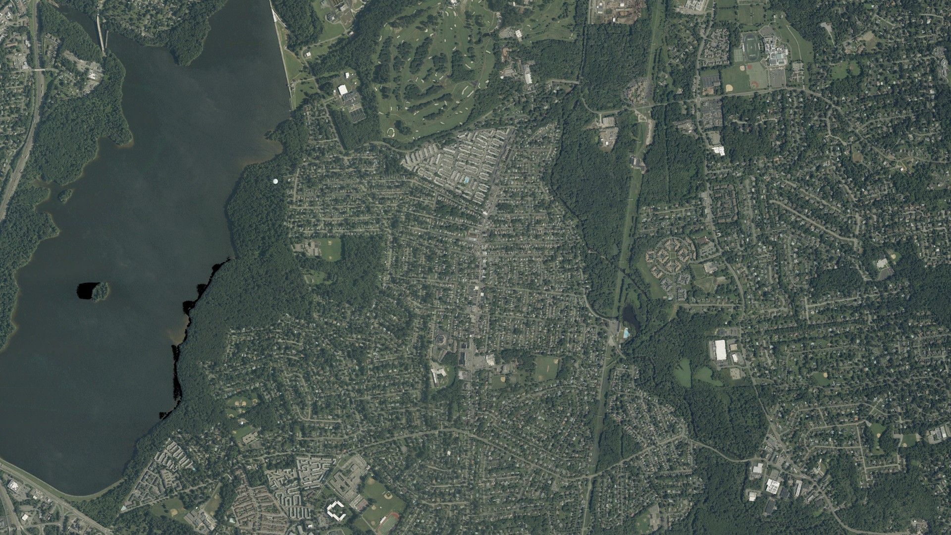 Natural-color aerial photograph of land around Lake Hiawatha, New Jersey