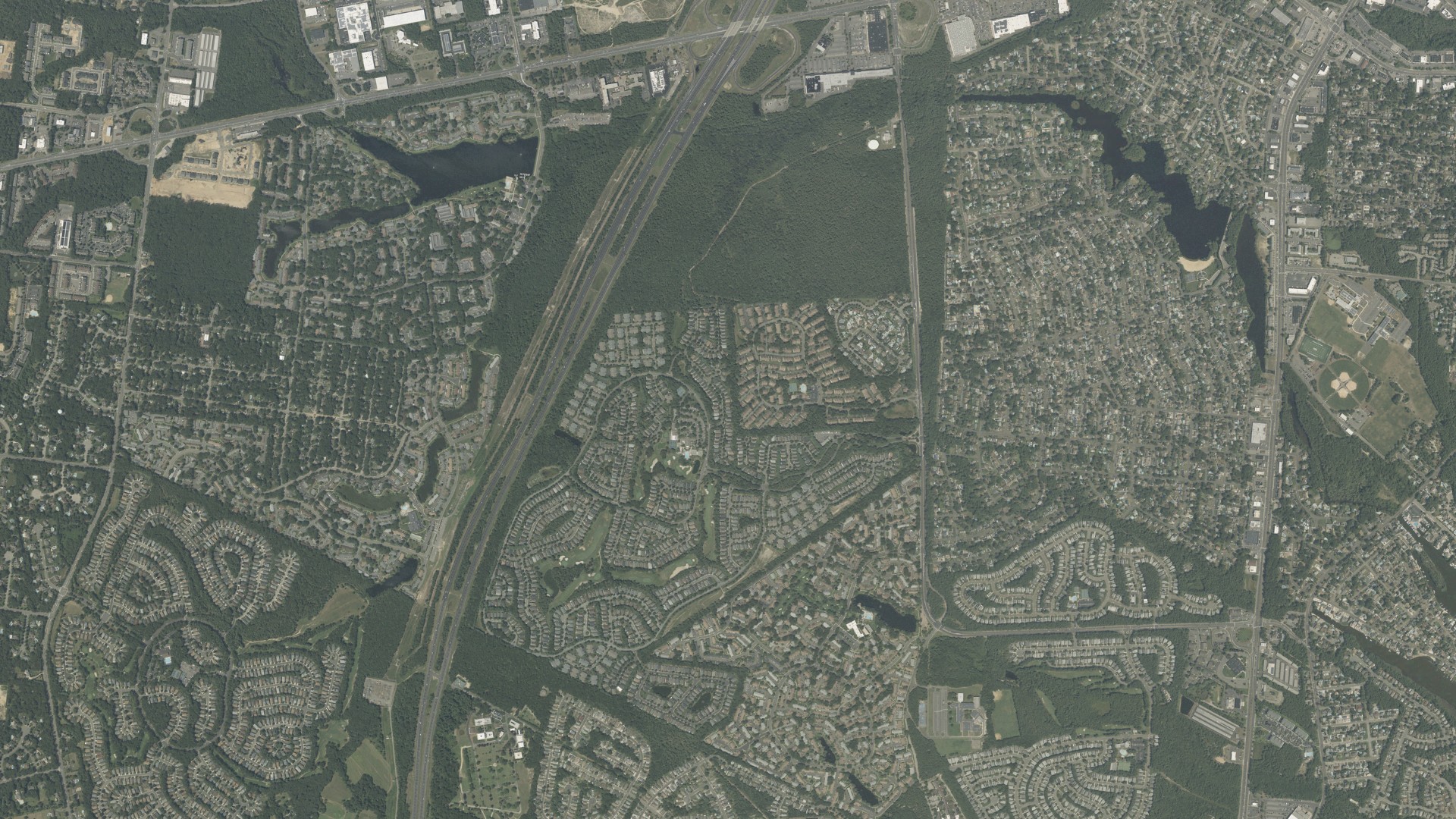 Natural-color aerial photograph of land around Leisure Village East, New Jersey