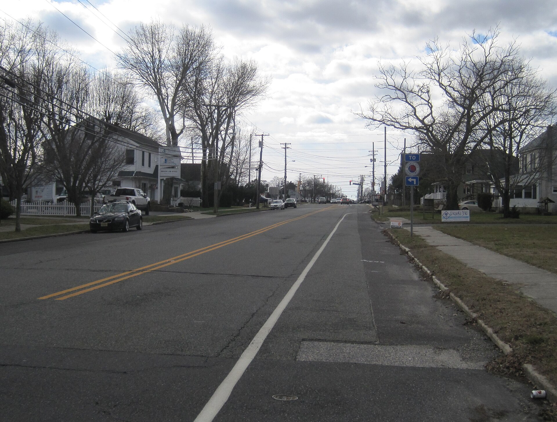 Photo showing southbound U.S. Route 9 (Shore Road) in Marmora, Upper Township, New Jersey approaching Roosevelt Boulevard (County Route 623).