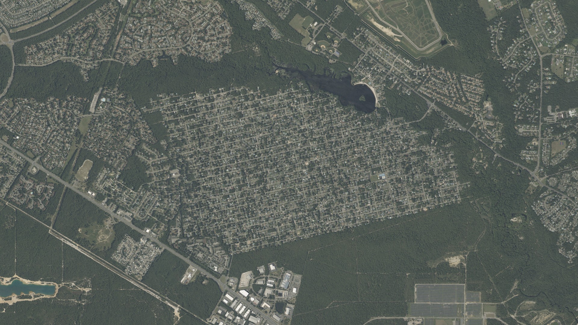 Natural-color aerial photograph of land around Pine Lake Park, New Jersey