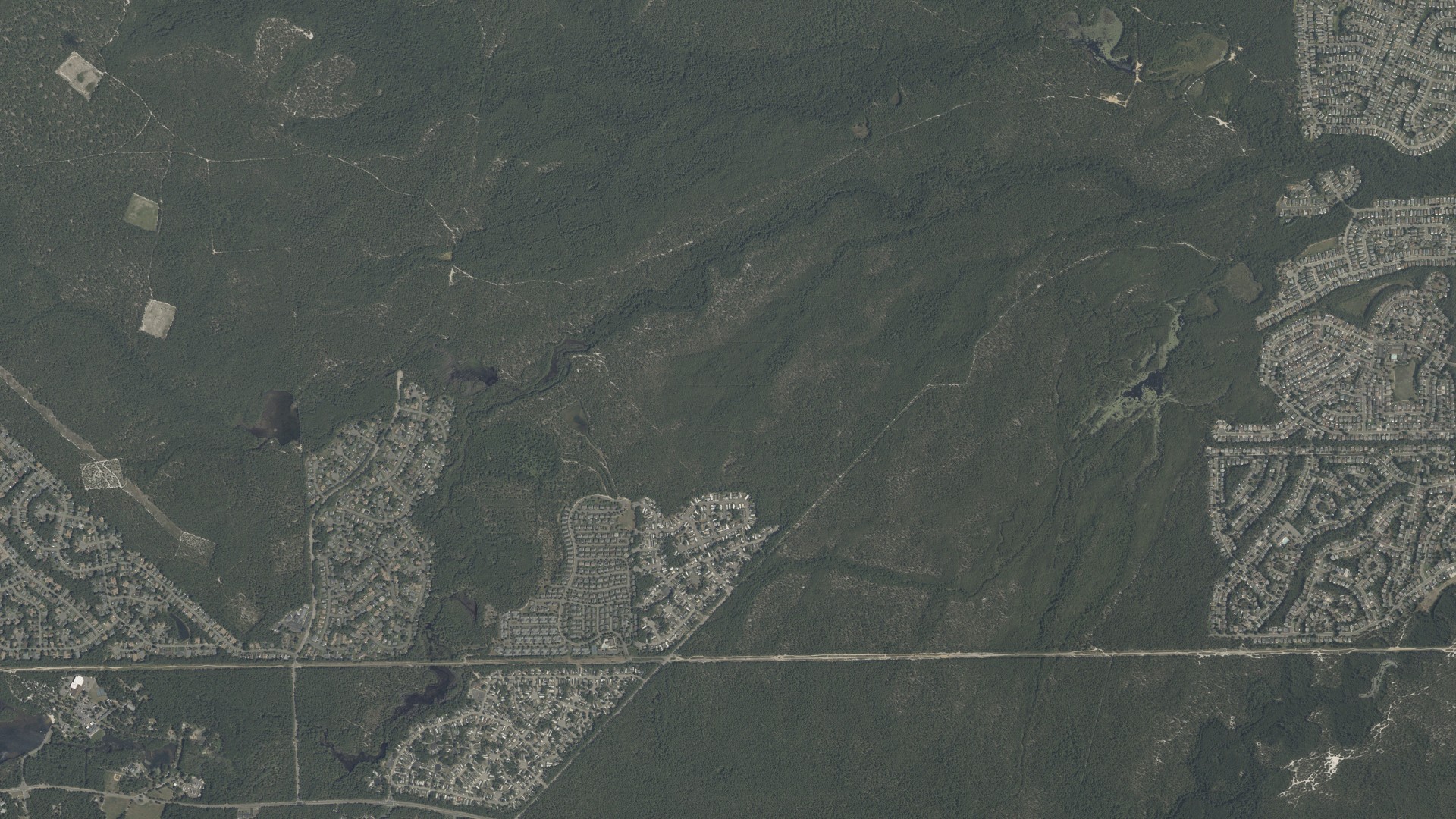 Natural-color aerial photograph of land around Pine Ridge at Crestwood, New Jersey