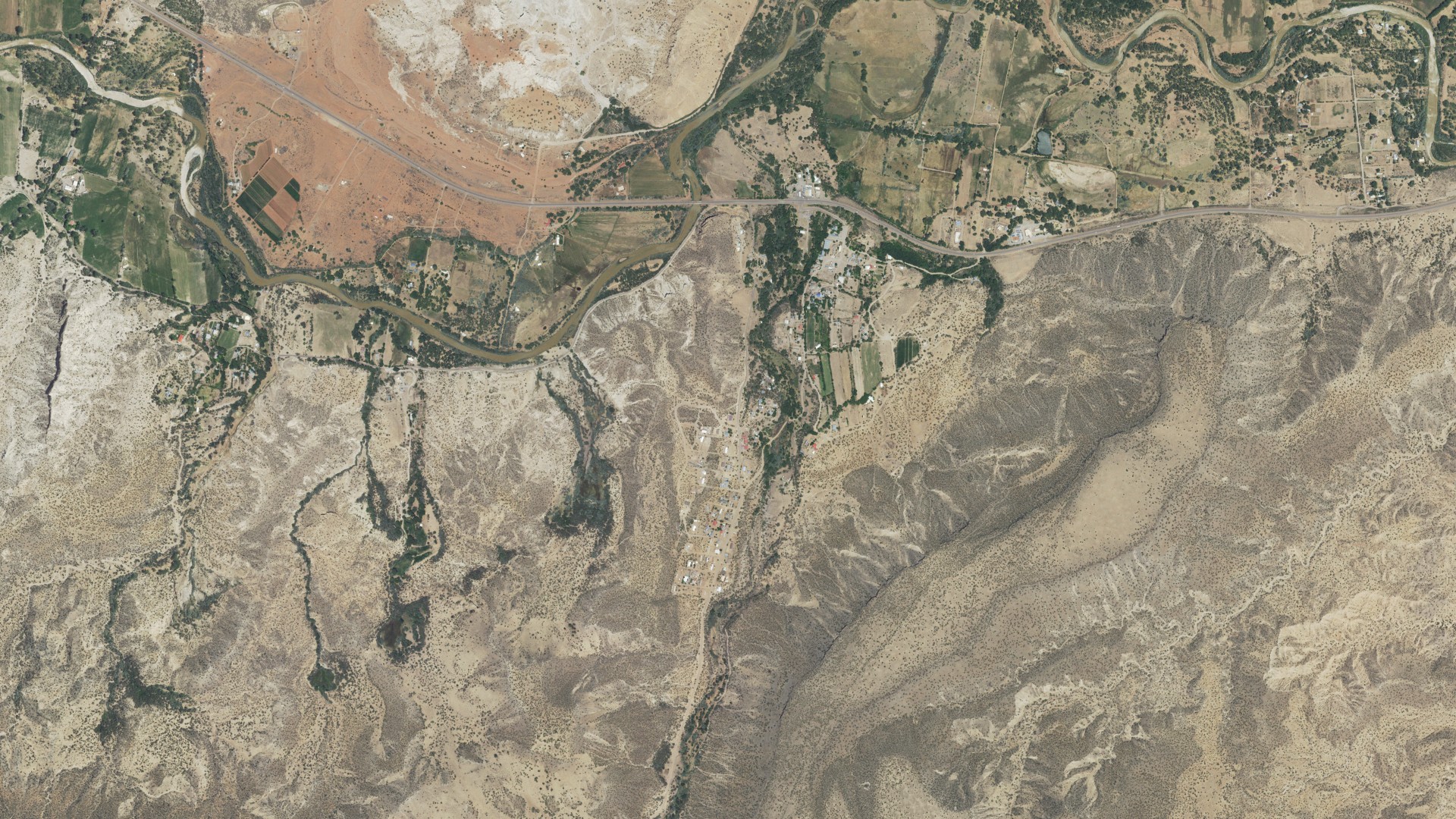 Natural-color aerial photograph of land around Abiquiu, New Mexico