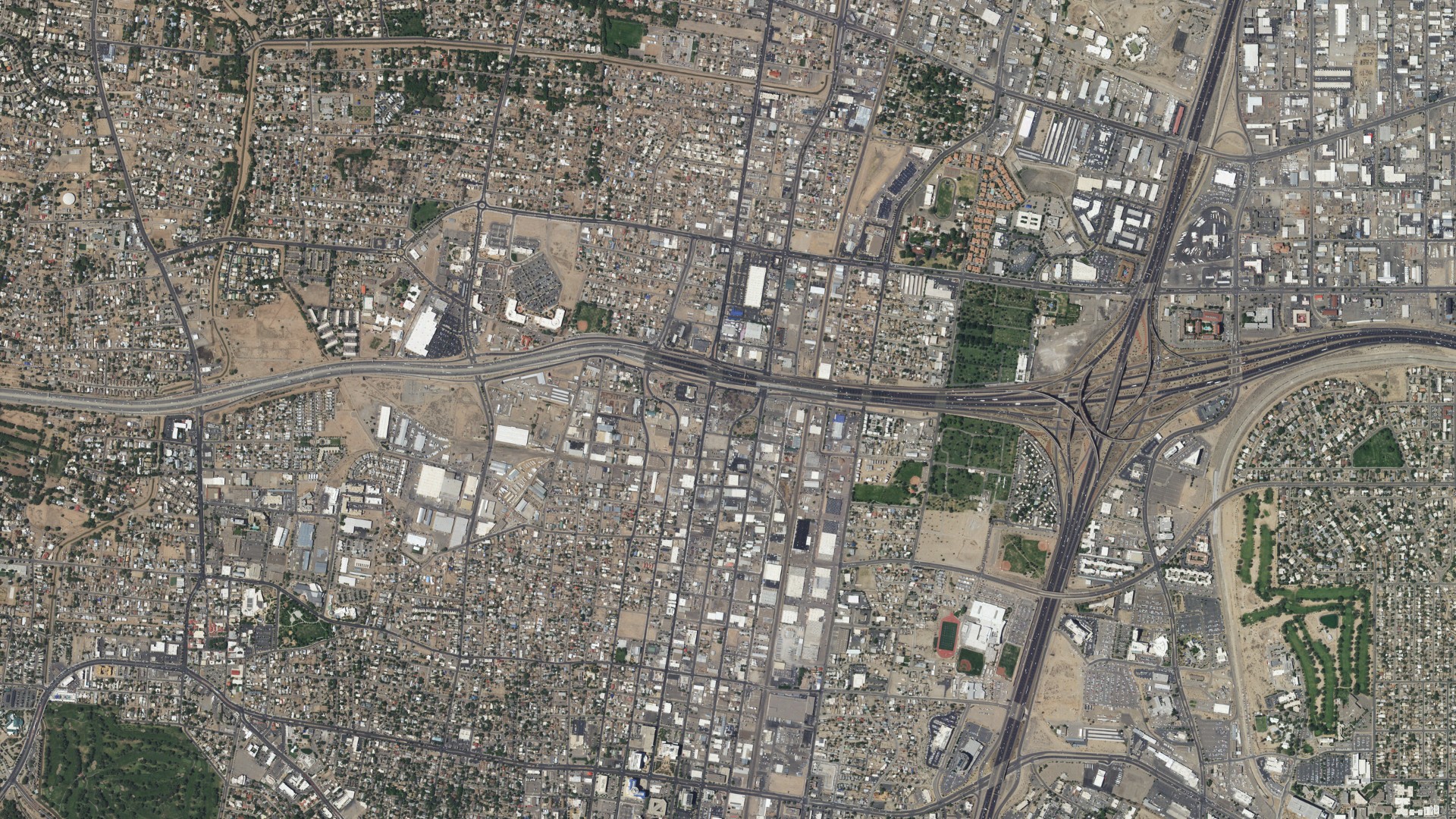 Natural-color aerial photograph of land around Albuquerque, New Mexico