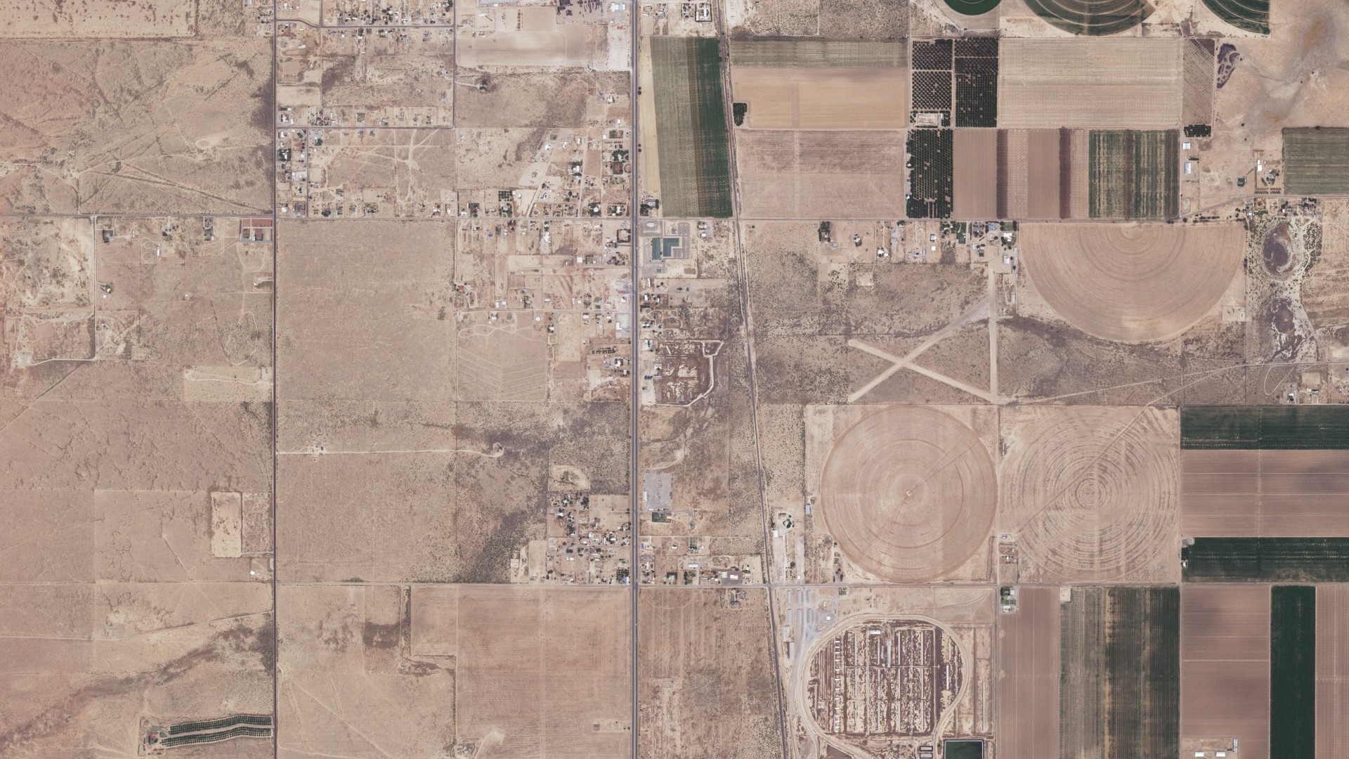 Natural-color aerial photograph of land around Atoka, New Mexico