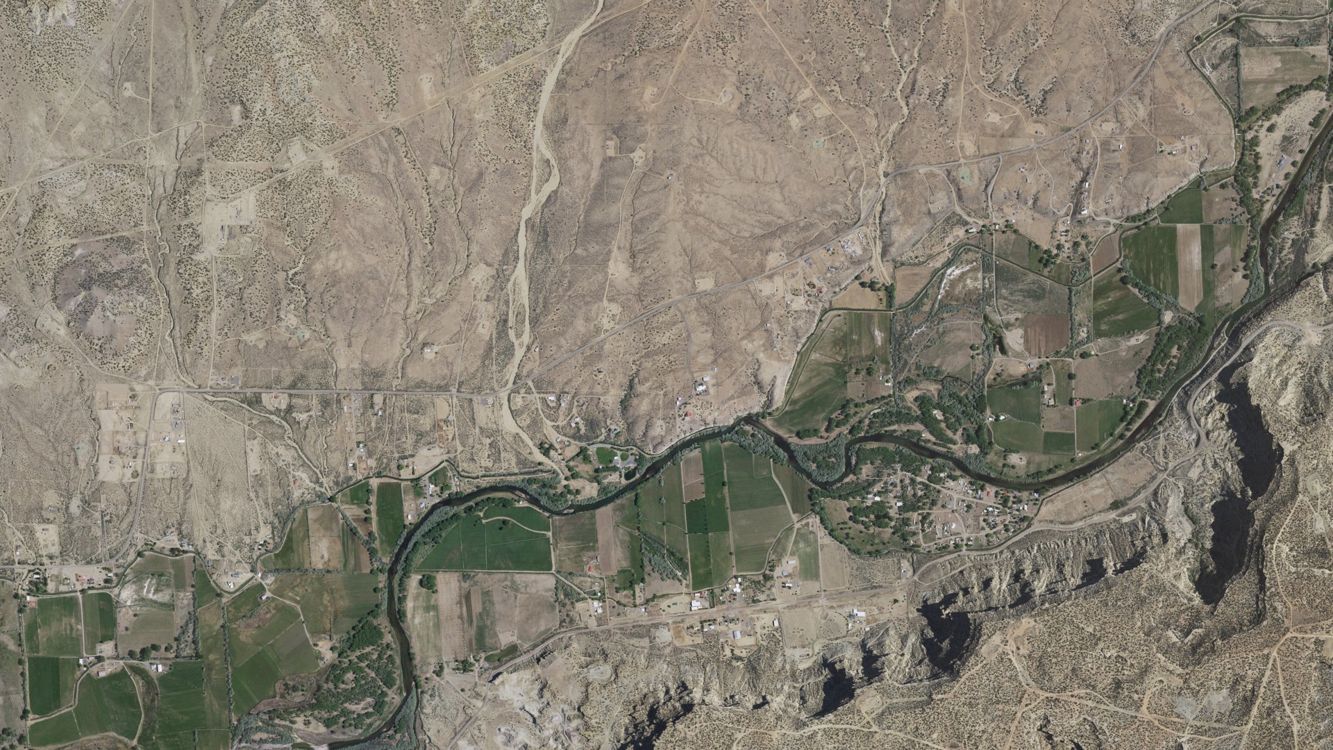 Natural-color aerial photograph of land around Blanco, New Mexico