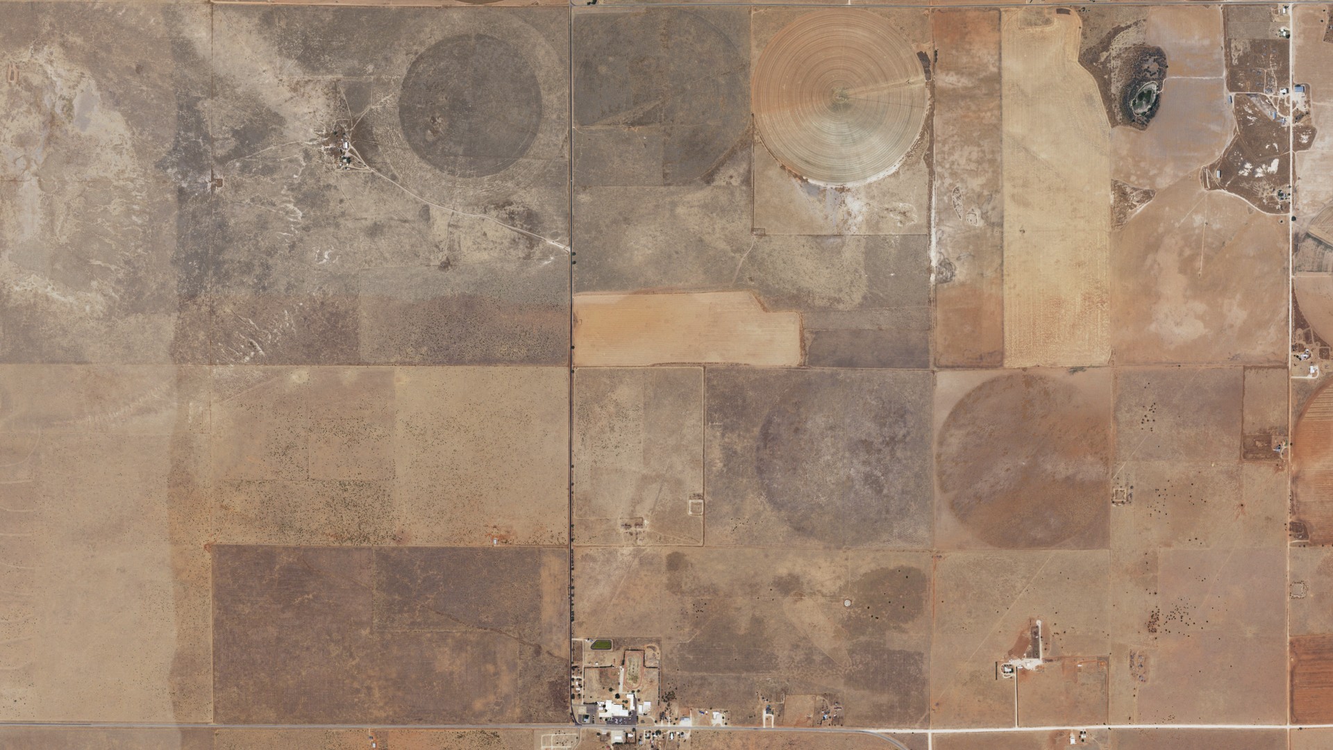 Natural-color aerial photograph of land around Floyd, New Mexico