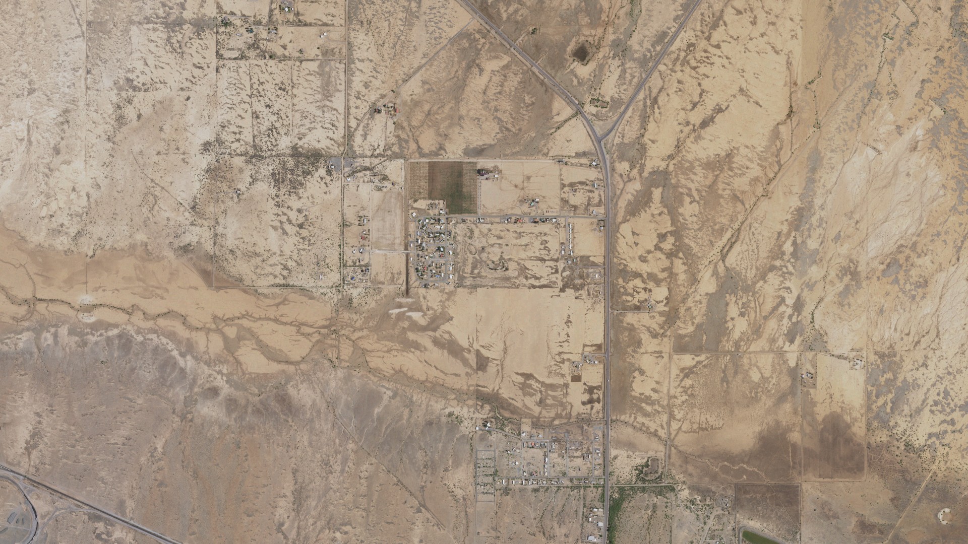 Natural-color aerial photograph of land around Glen Acres, New Mexico