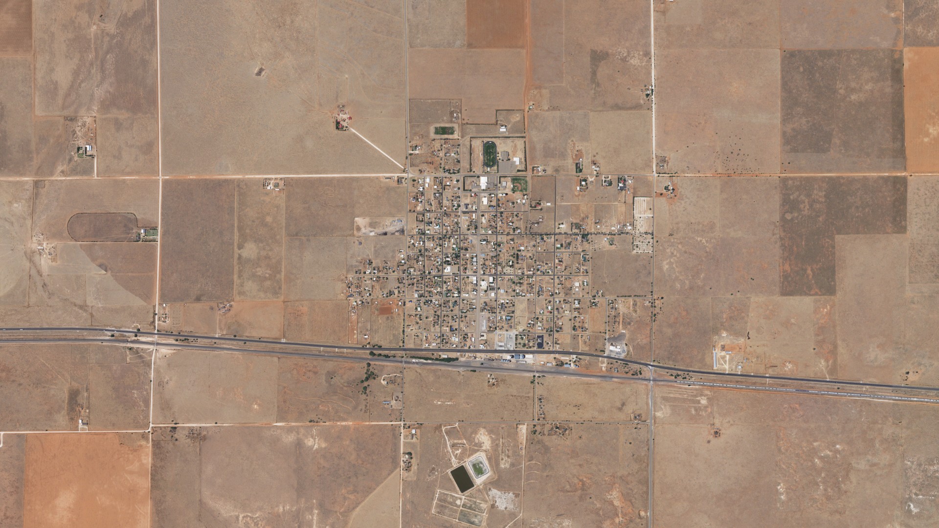 Natural-color aerial photograph of land around Melrose, New Mexico