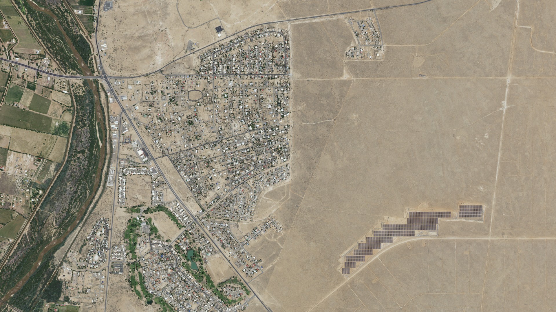 Natural-color aerial photograph of land around Rio Communities, New Mexico