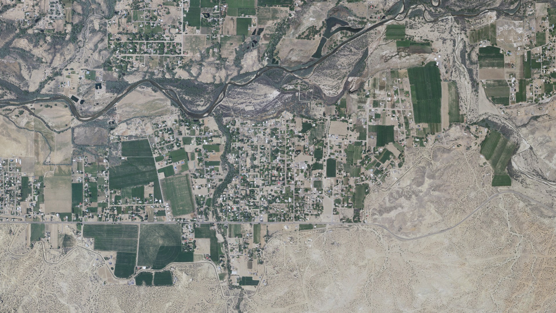 Natural-color aerial photograph of land around West Hammond, New Mexico