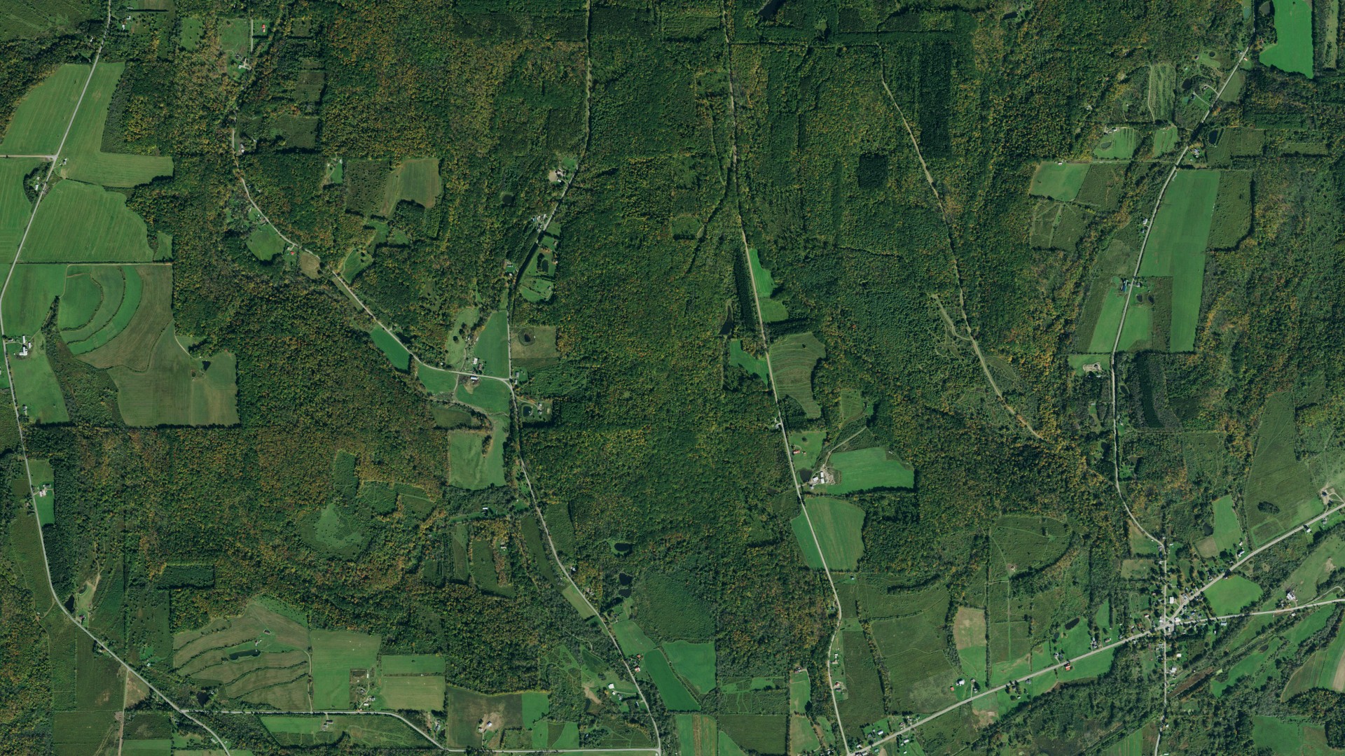 Natural-color aerial photograph of land around New Hudson, New York