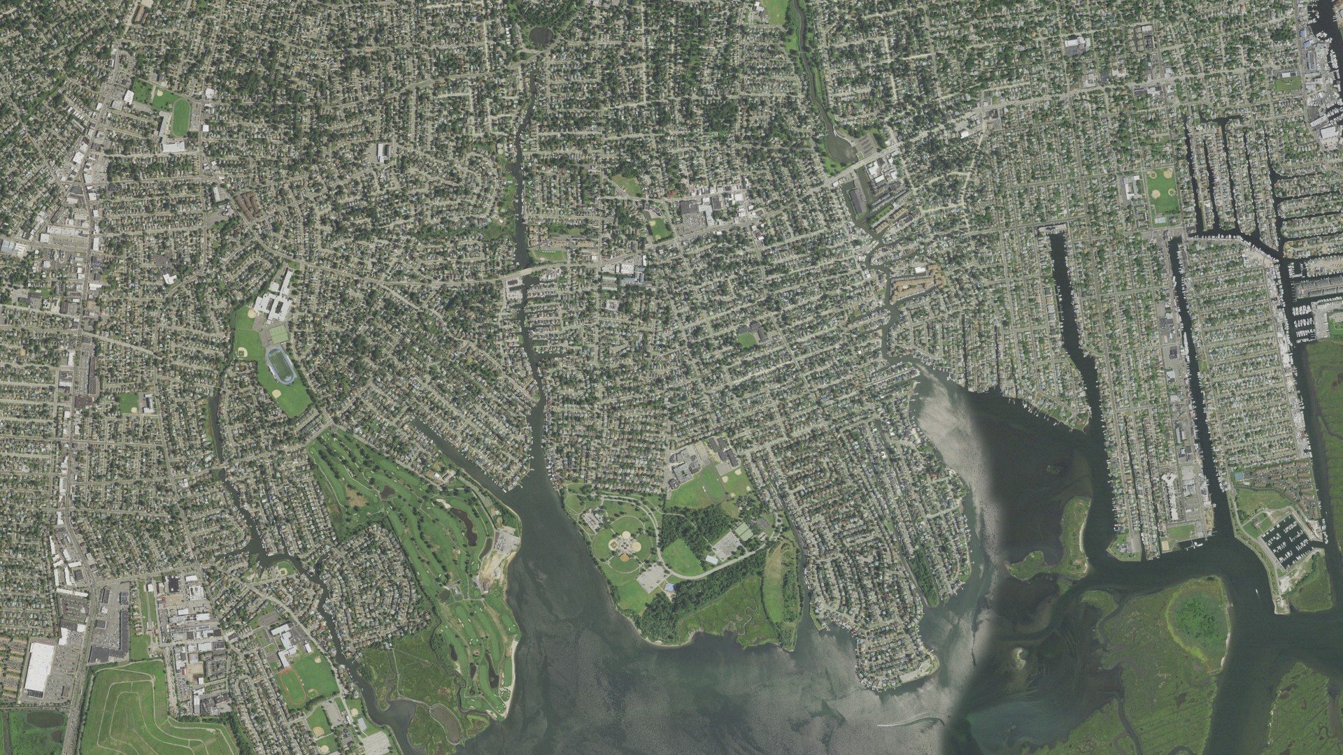 Natural-color aerial photograph of land around Hempstead, New York