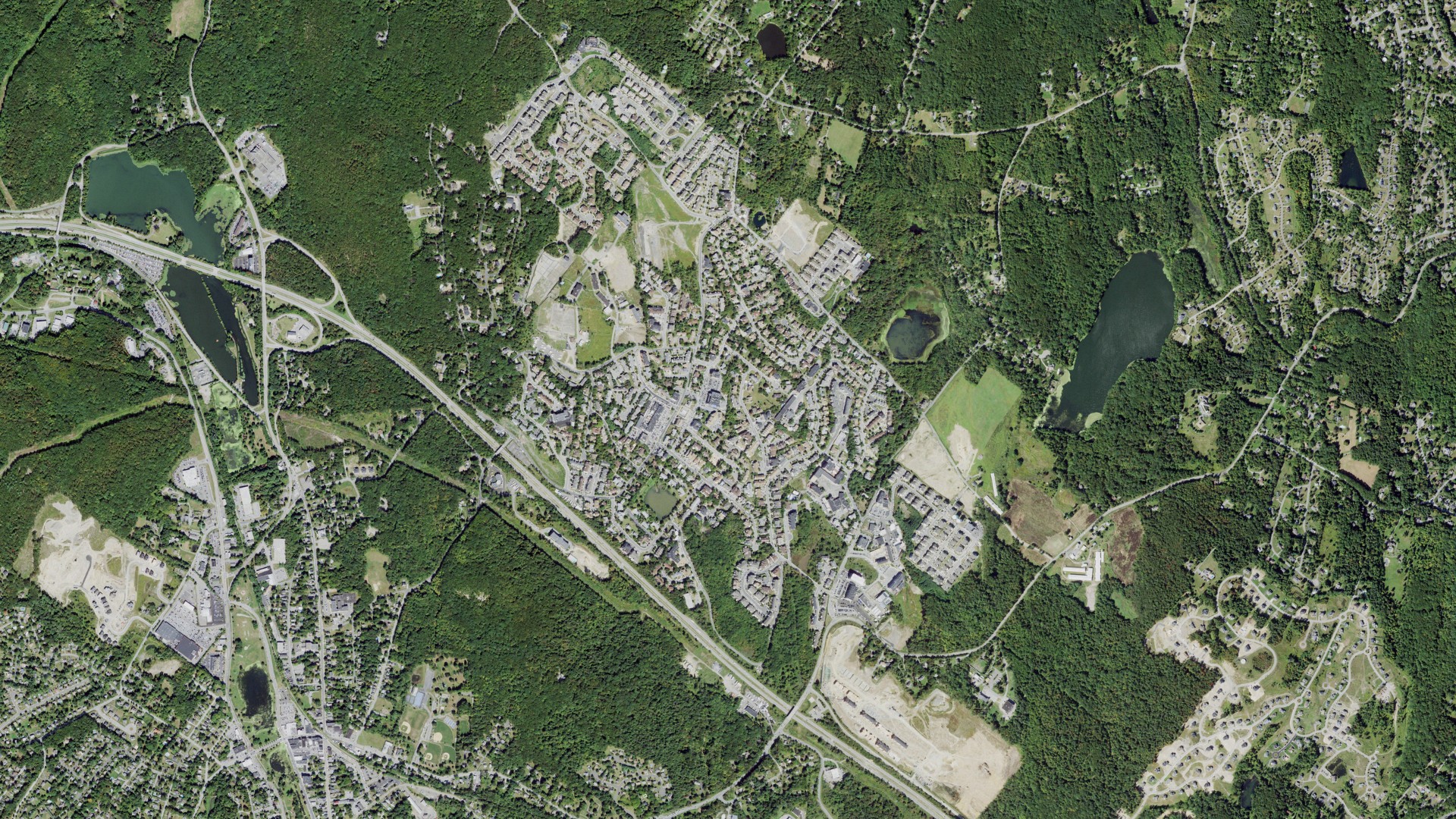 Natural-color aerial photograph of land around Palm Tree, New York