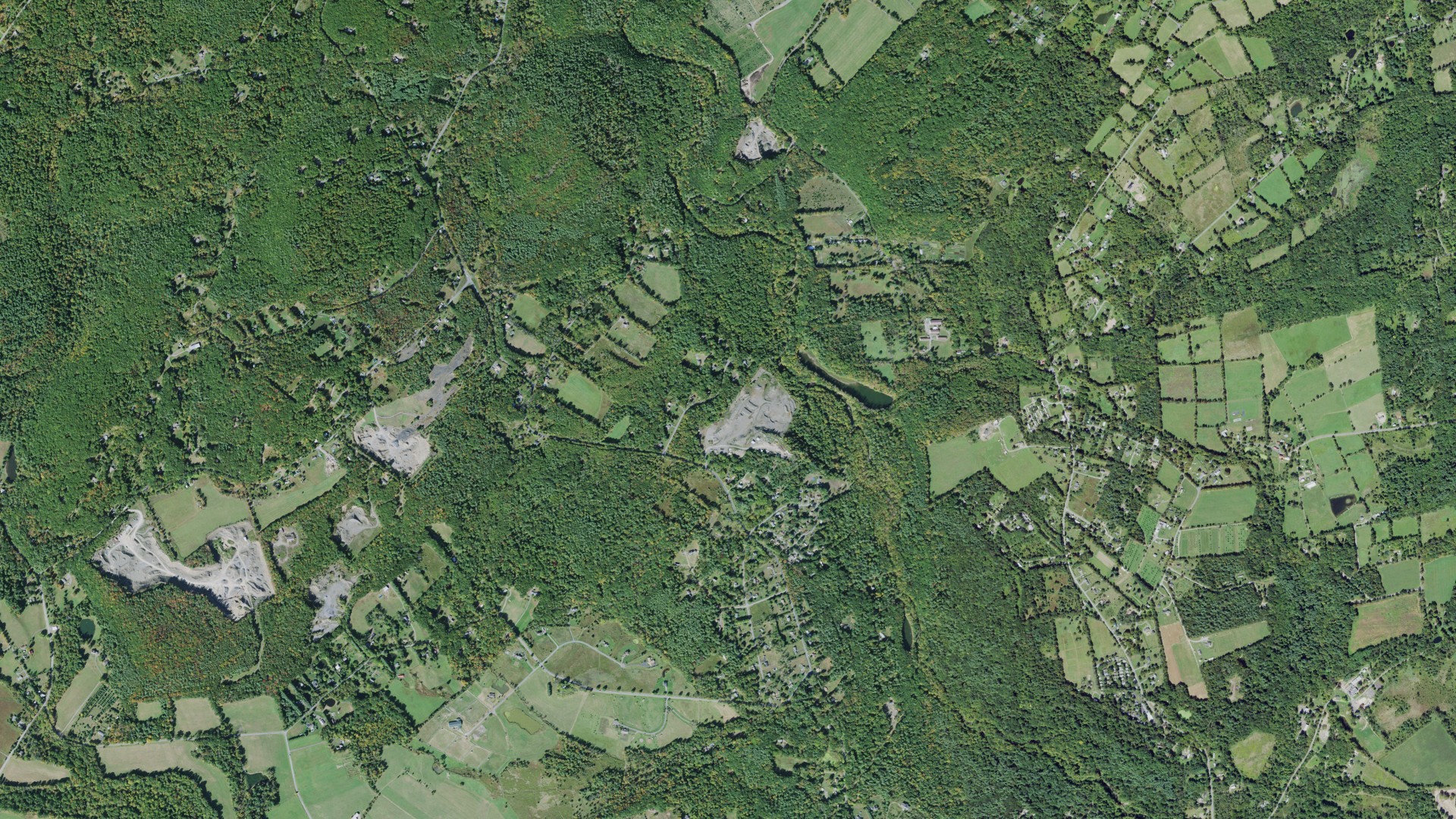 Natural-color aerial photograph of land around Rochester, New York