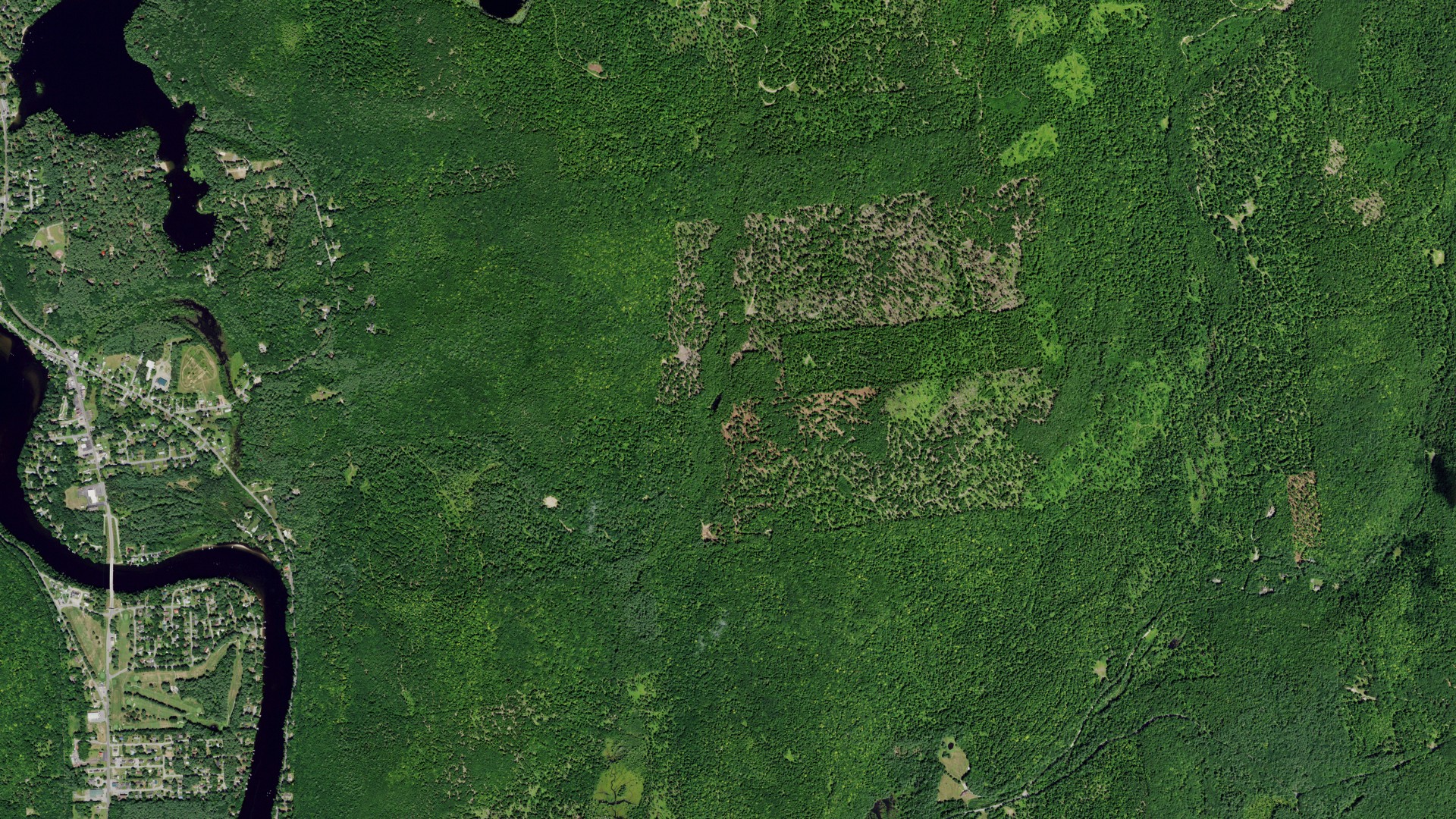 Natural-color aerial photograph of land around Lake Luzerne, New York