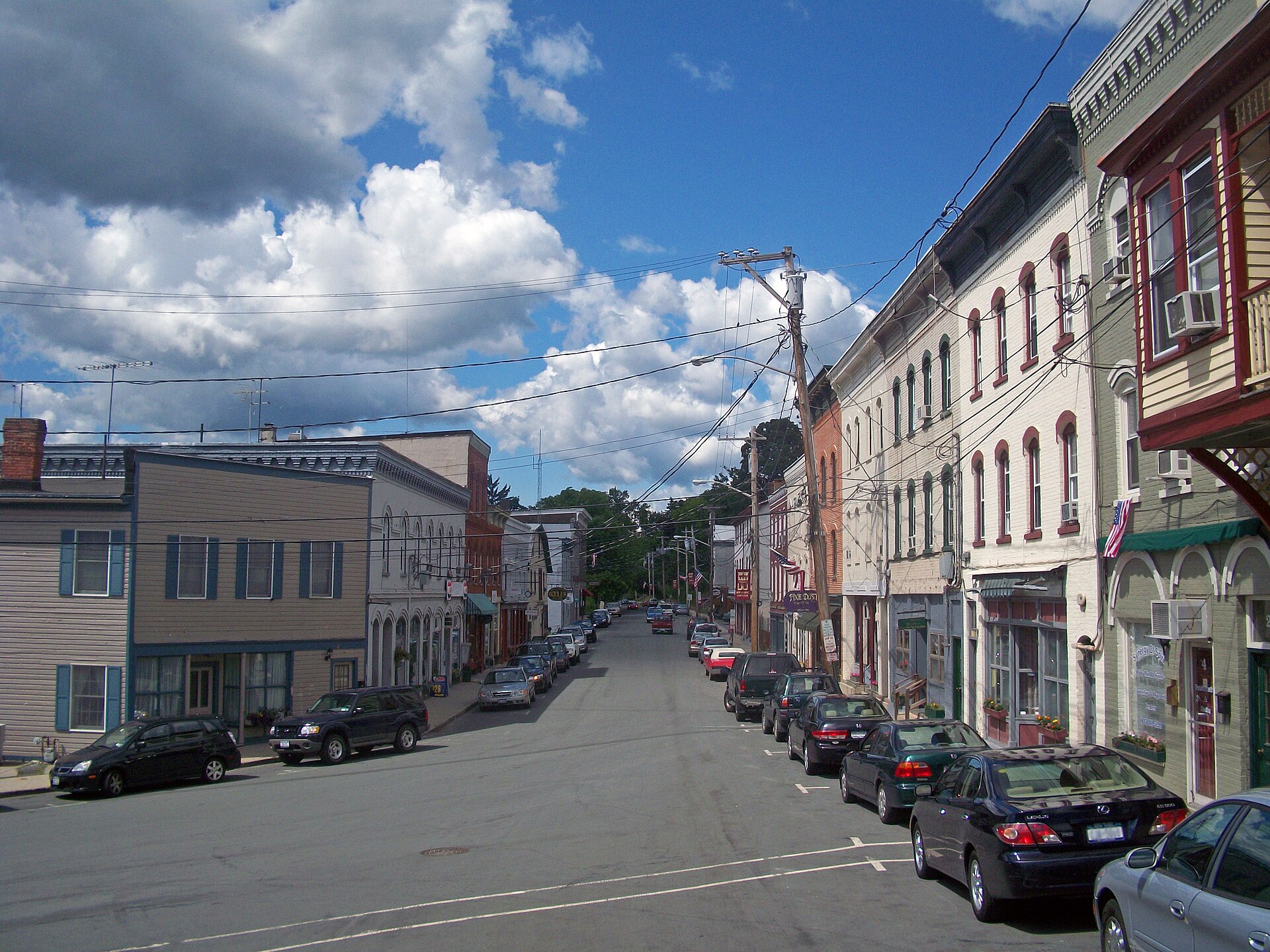 Looking south along Main Street, Chester, NY, USA — New York