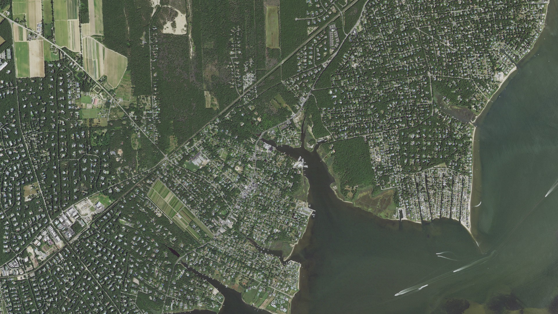Natural-color aerial photograph of land around East Quogue, New York
