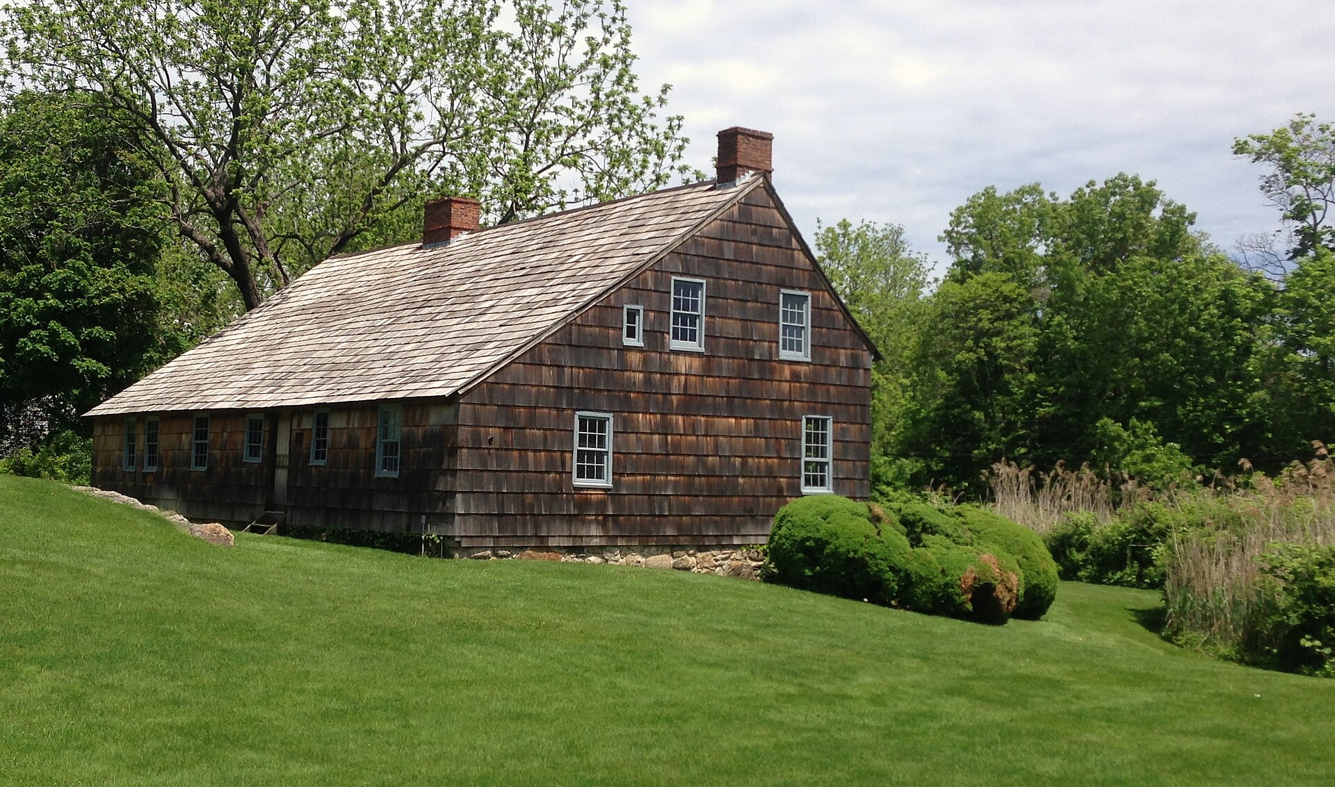 The Brewster House in Setauket, New York. The structure dates to 1665 and is the oldest house in the Town of Brookhaven. — East Setauket, New York