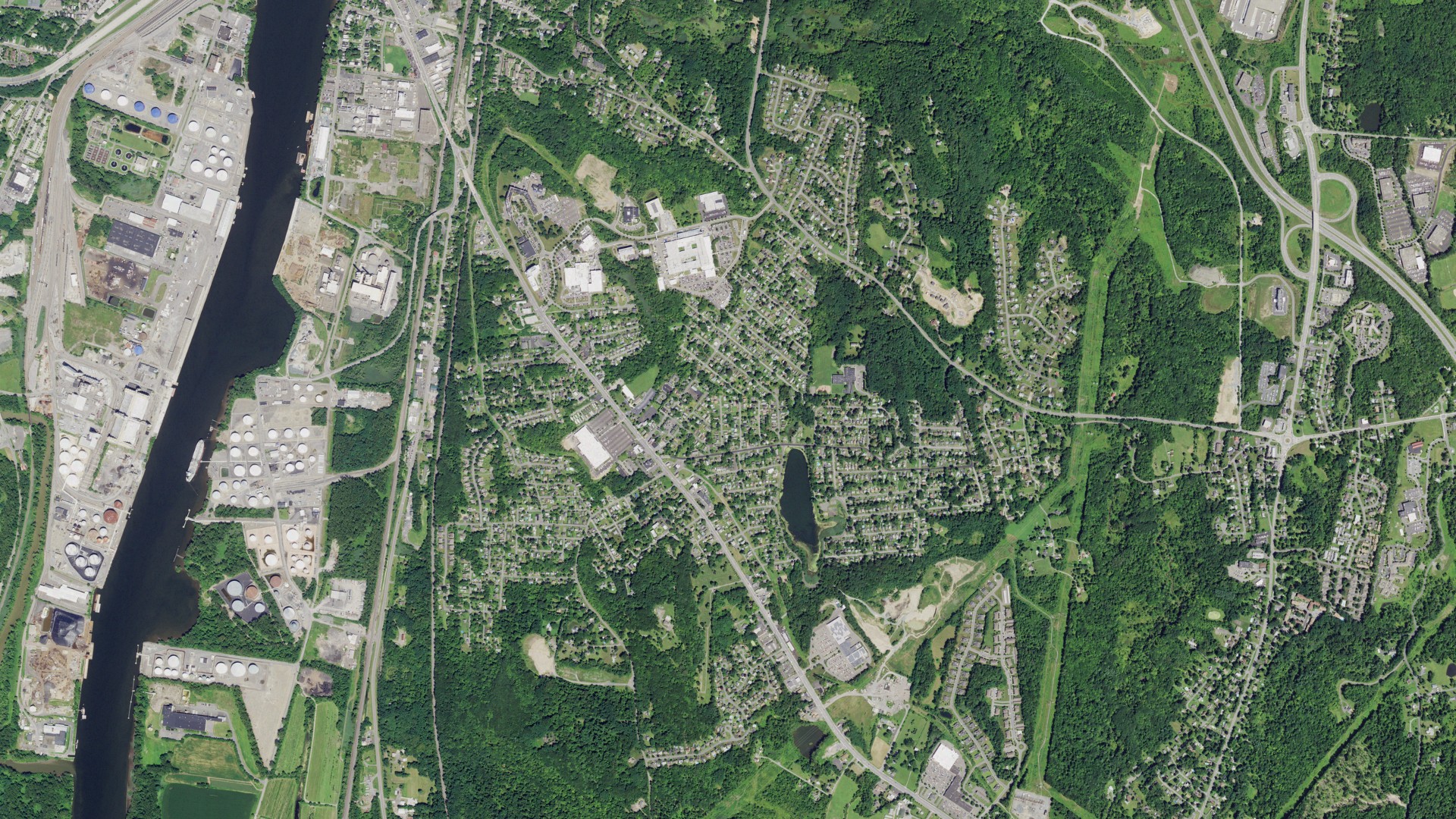 Natural-color aerial photograph of land around Hampton Manor, New York