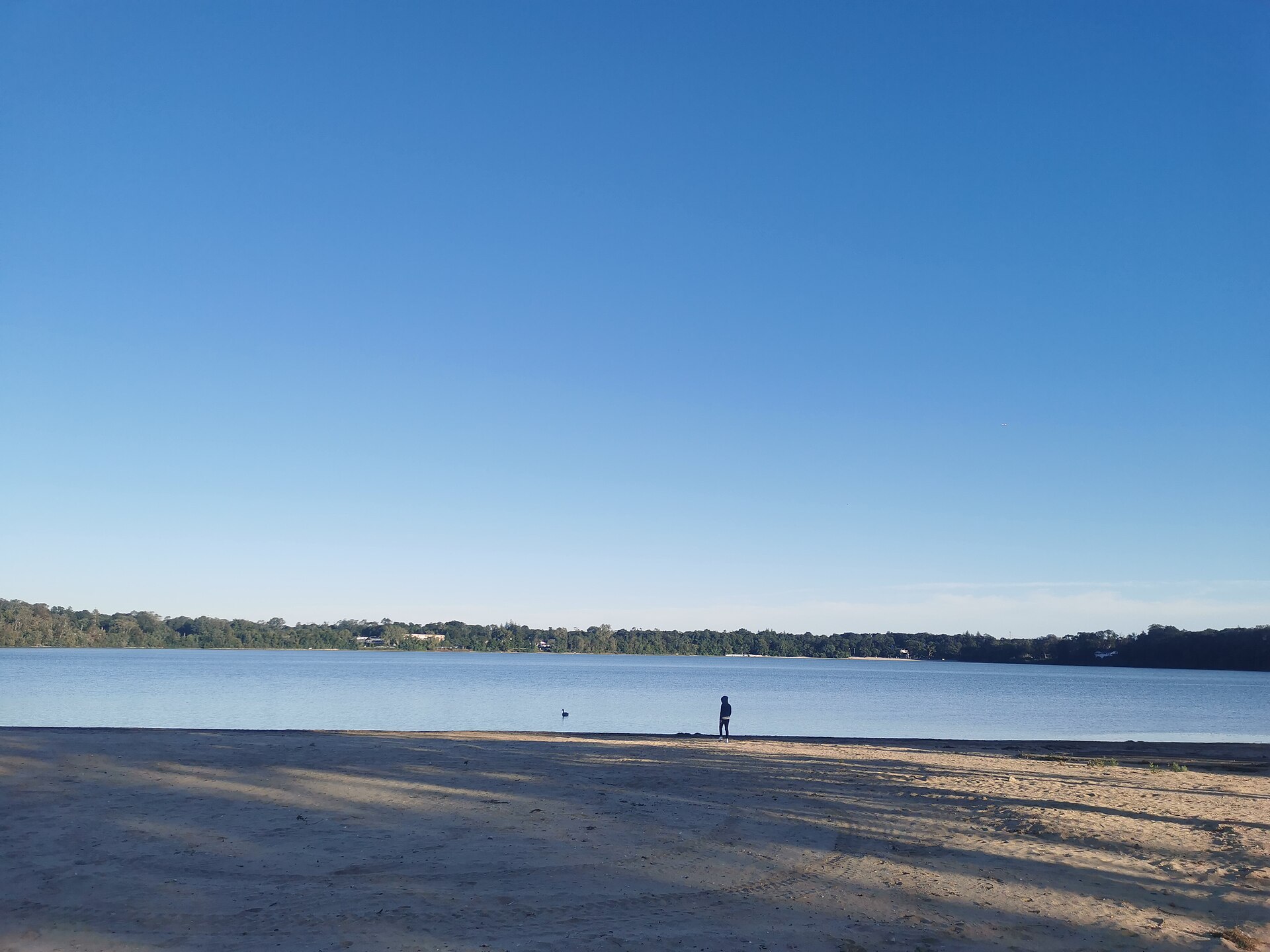 Ronkonkoma lake (New York) in autumn — Lake Ronkonkoma, New York