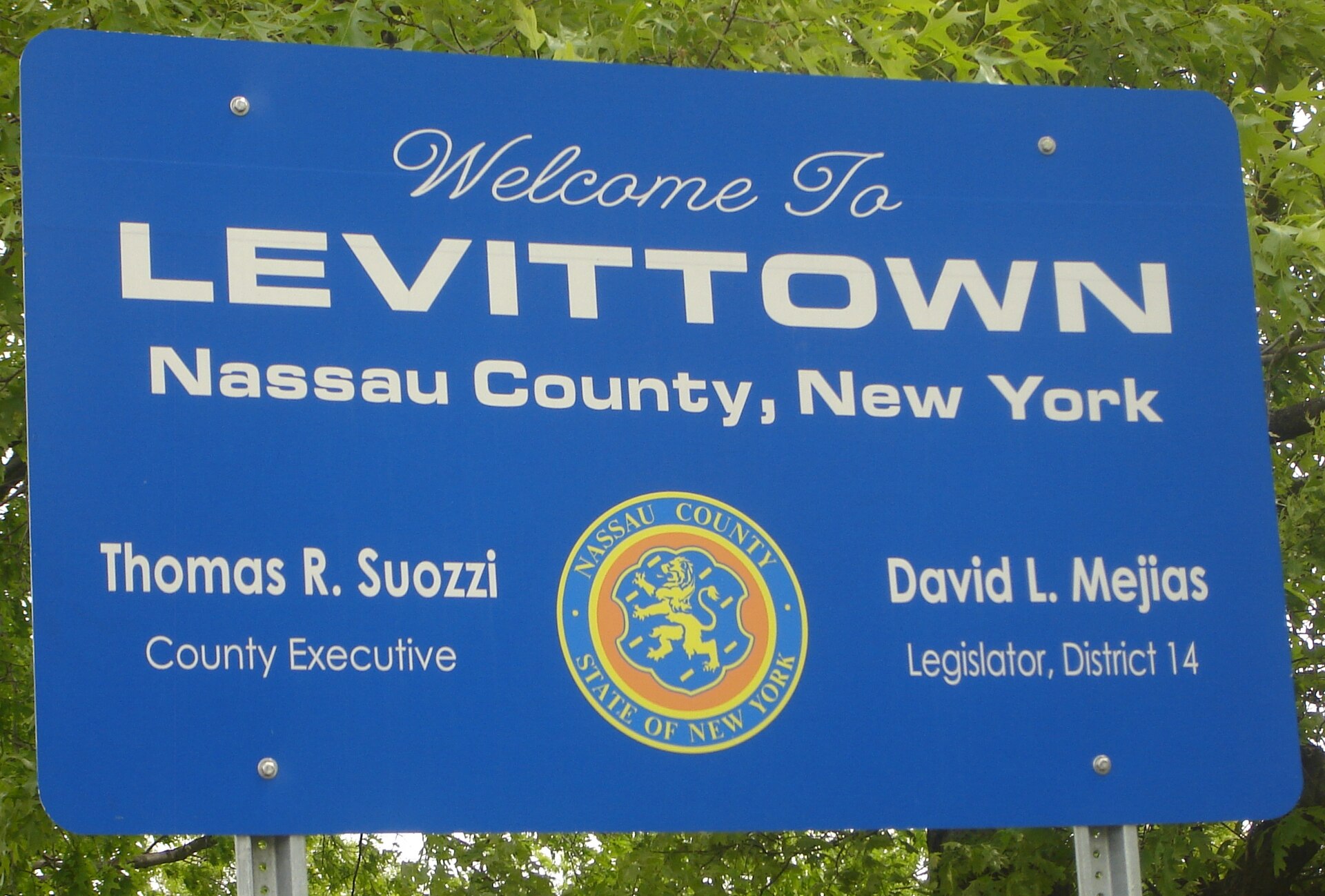 Welcome to Levittown sign on wantagh ave in levittown, NY. — New York