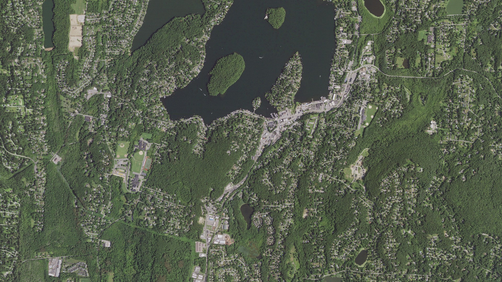 Natural-color aerial photograph of land around Mahopac, New York