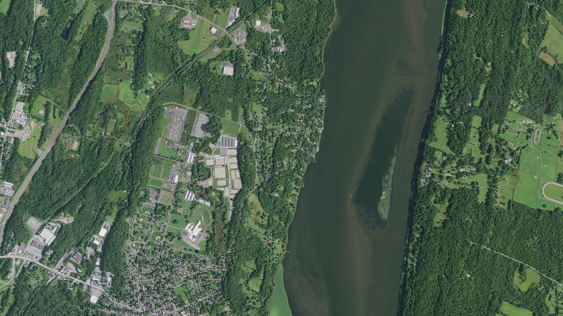Natural-color aerial photograph of land around Malden-on-Hudson, New York