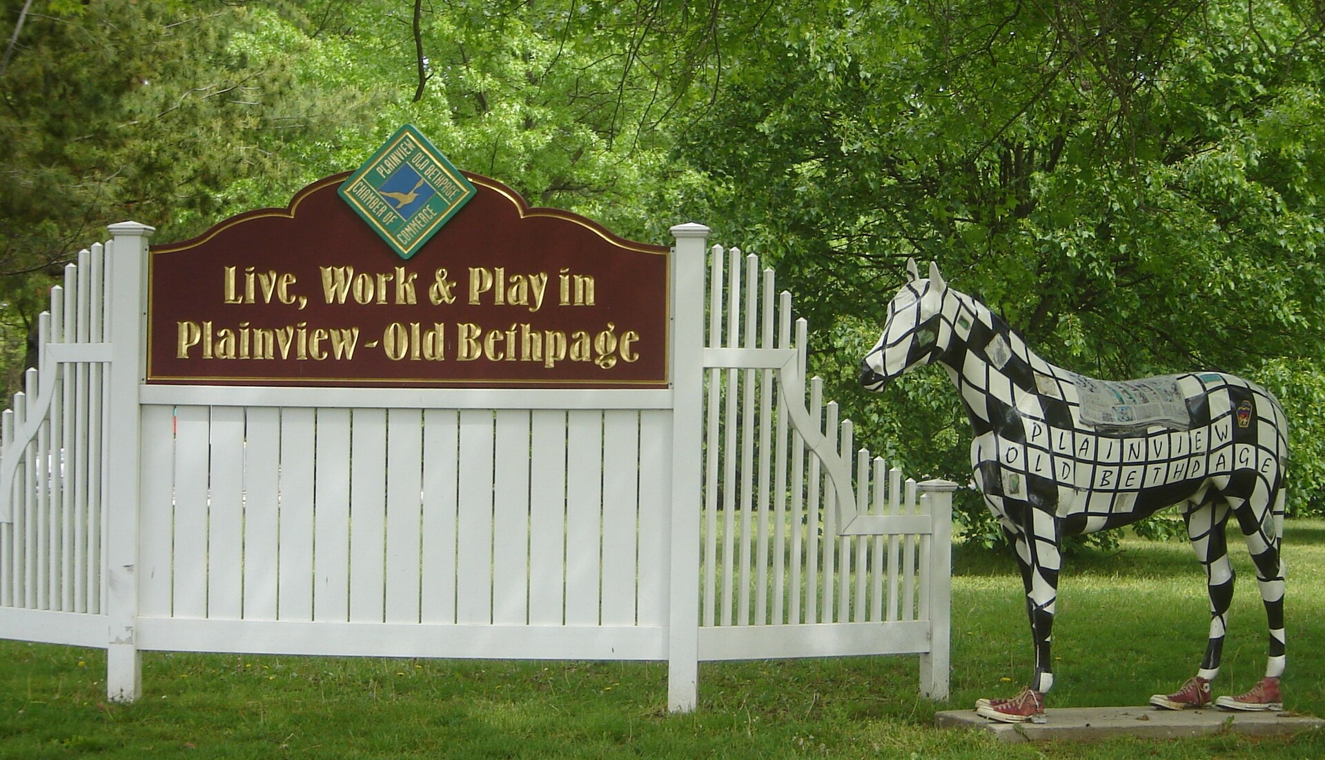 Welcome to Plainview and Old Bethpage sign nearby Plainview Hospital. — New York