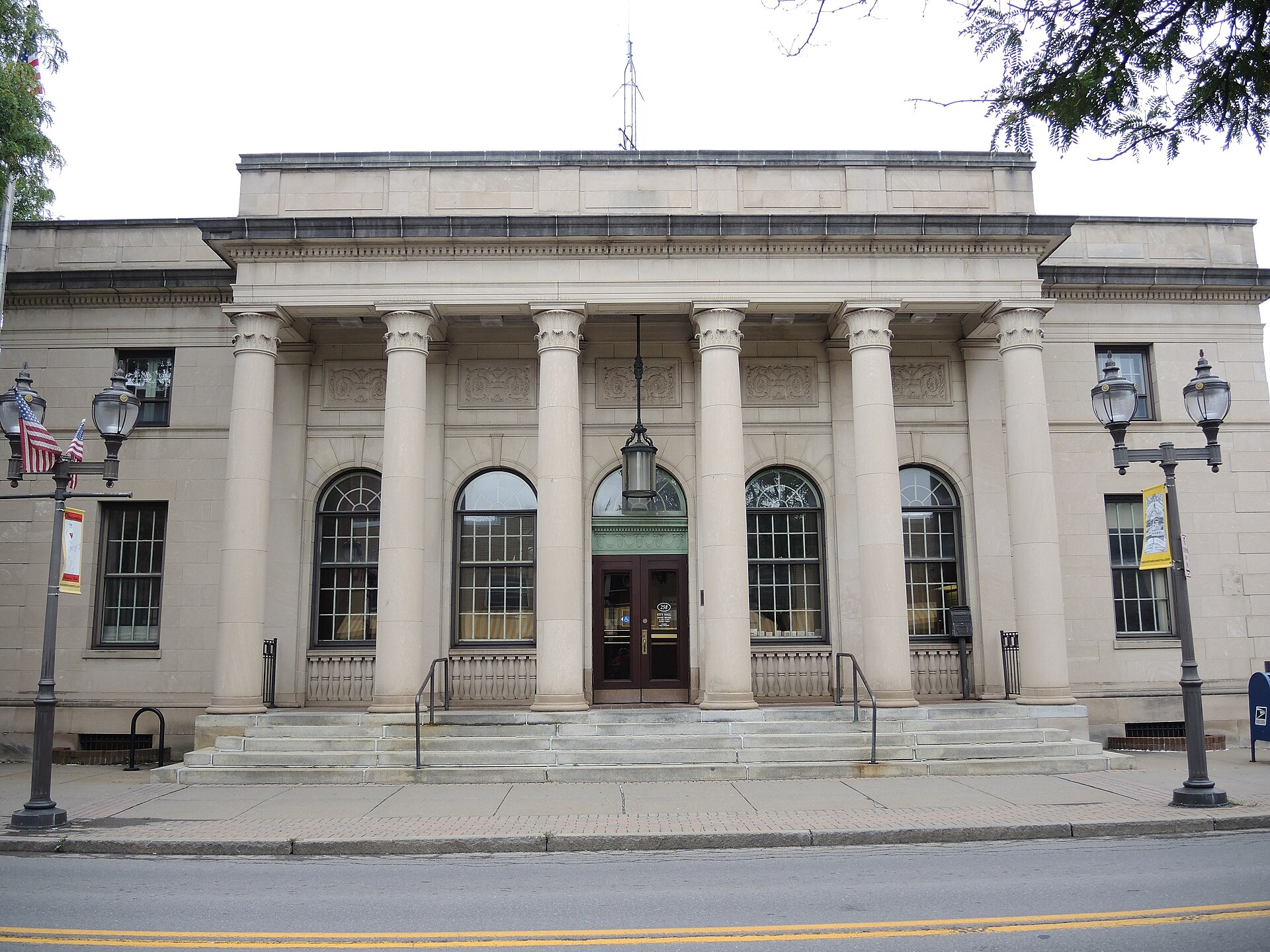 Present-day city hall (and former post office) in Oneonta, New York