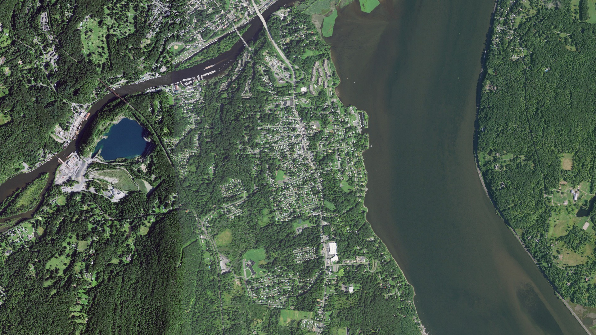 Natural-color aerial photograph of land around Port Ewen, New York