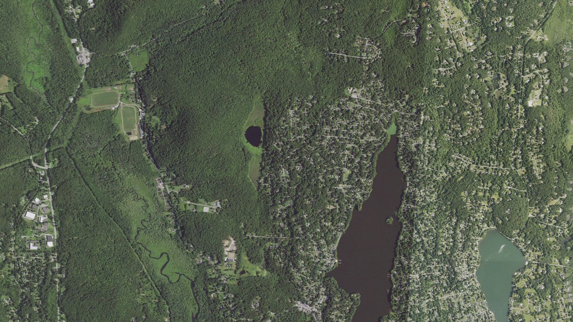 Natural-color aerial photograph of land around Putnam Lake, New York