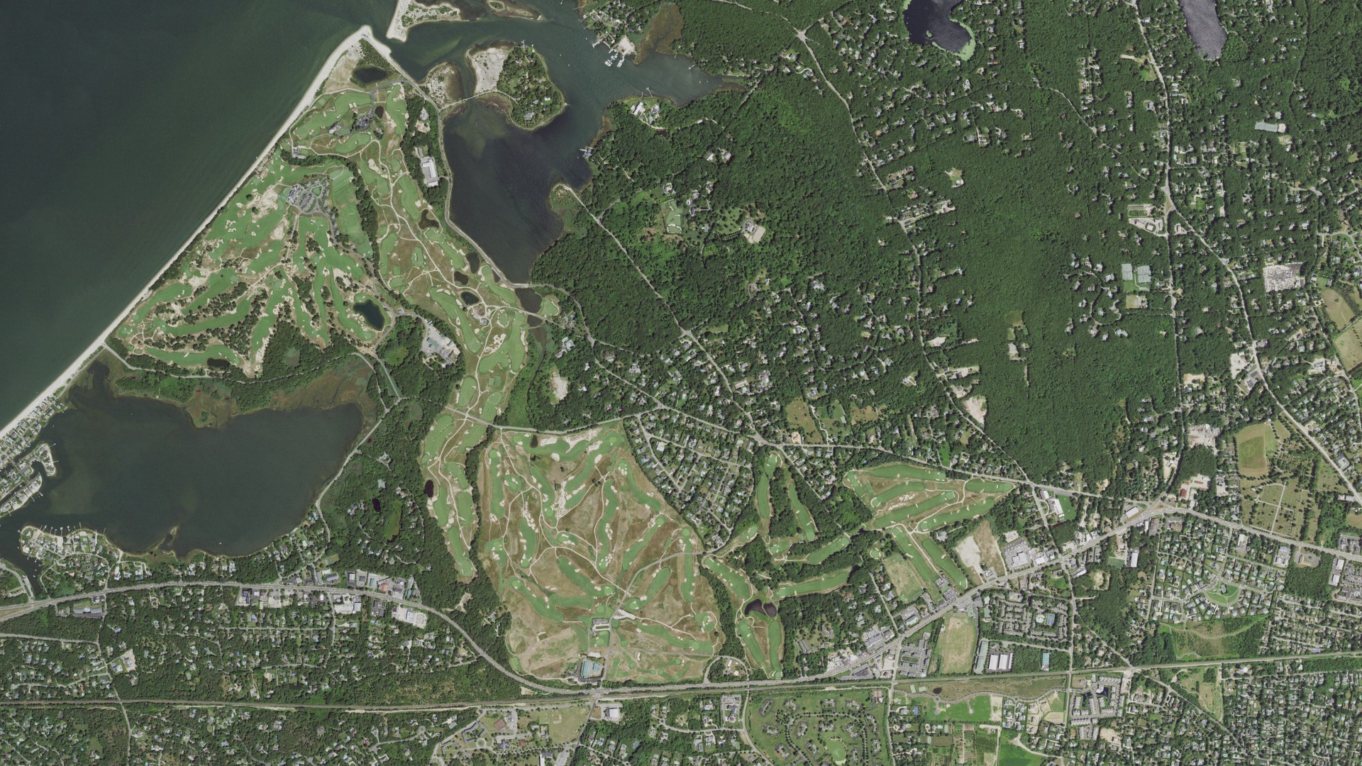 Natural-color aerial photograph of land around Tuckahoe, New York