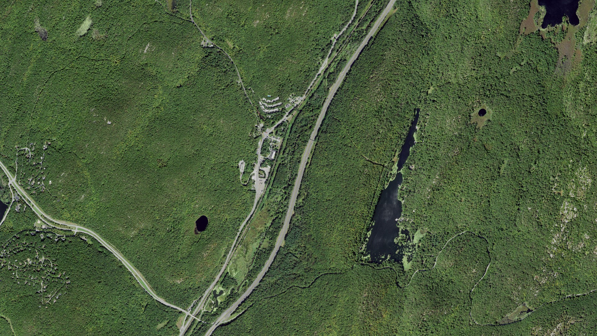 Natural-color aerial photograph of land around Tuxedo, New York
