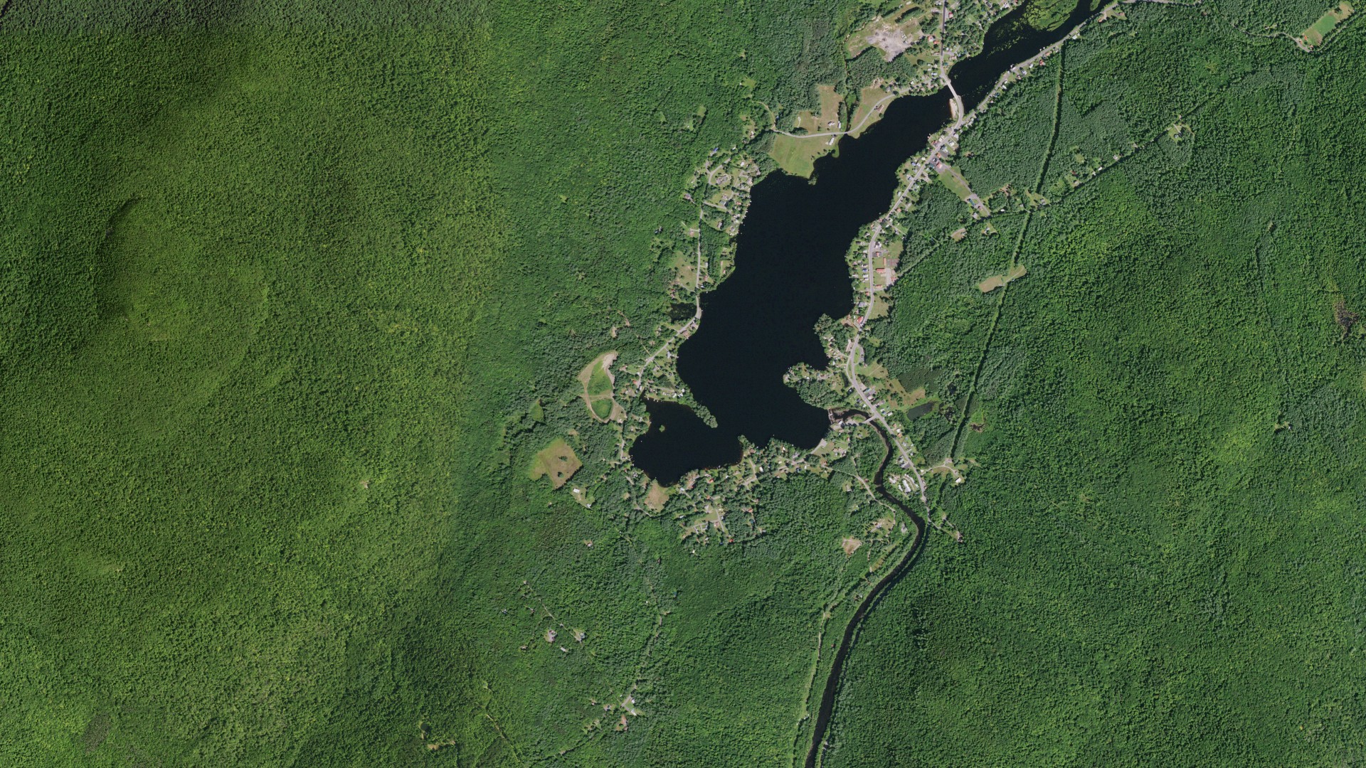 Natural-color aerial photograph of land around Wells, New York