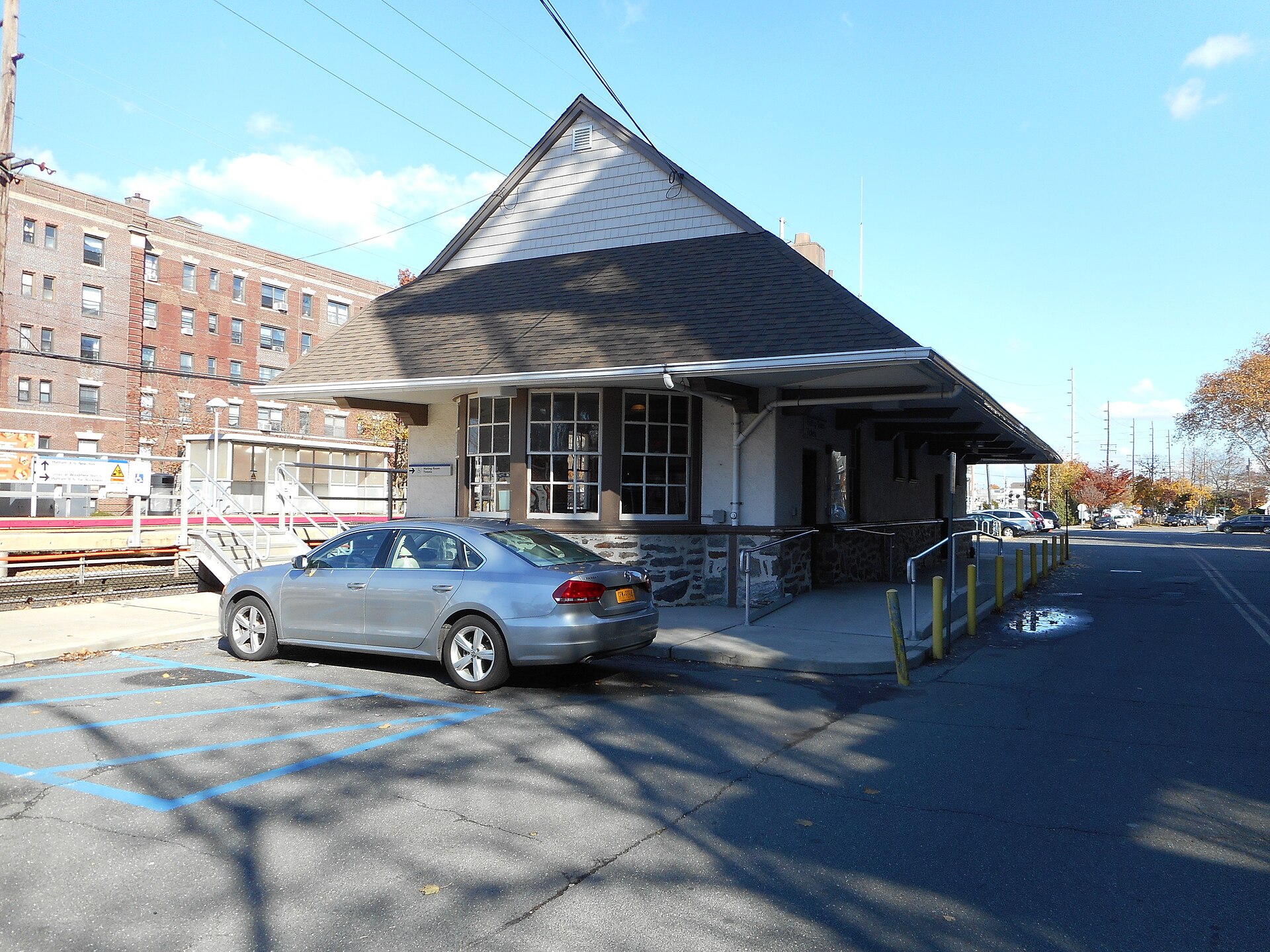 An attempt to replace the poor dusk shot of Woodmere (LIRR station) from December 29, 2009. This shot was taken on November 14, 2014. — New York