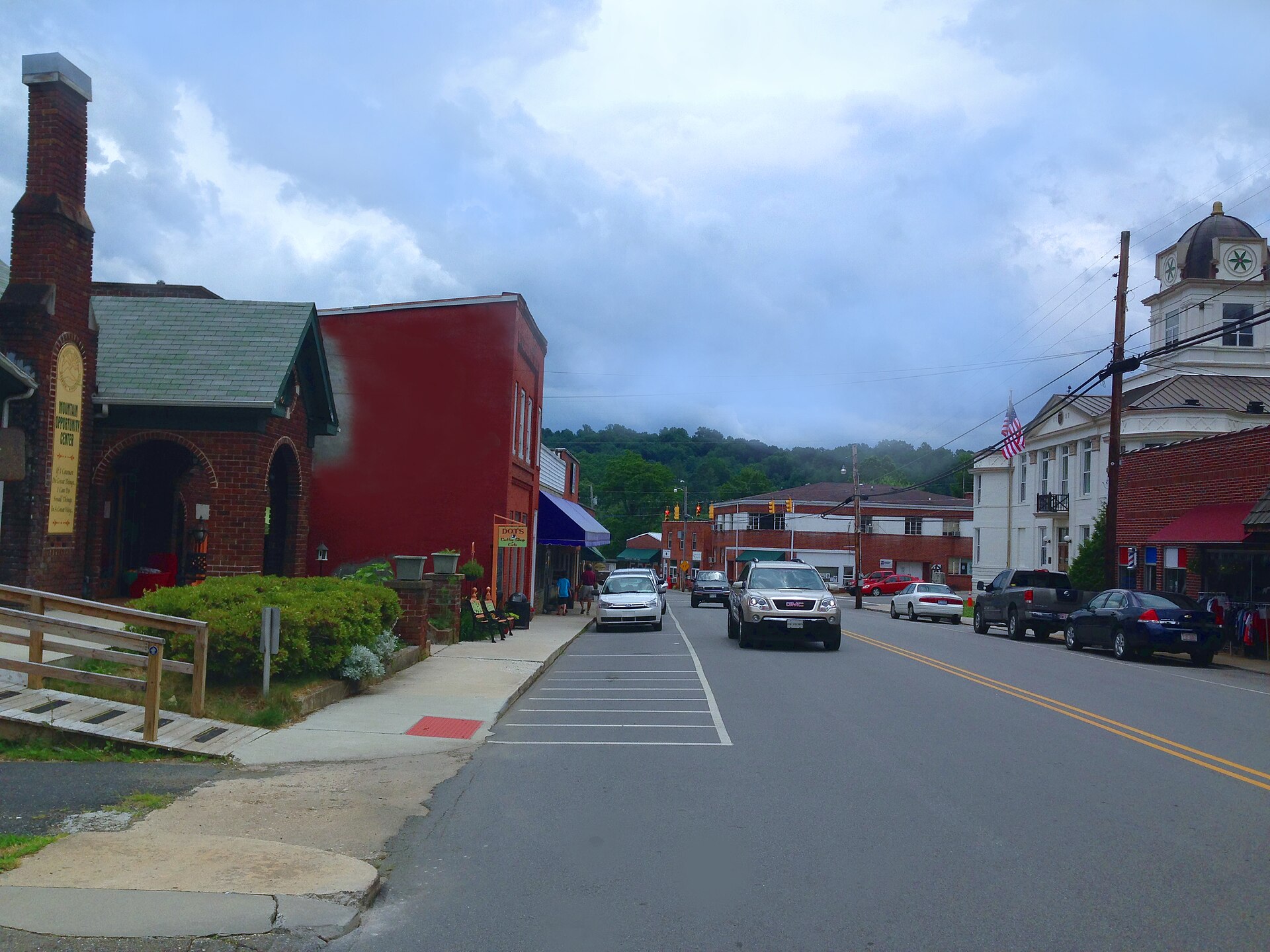 A view of North Mitchell Ave in downtown Bakersville, NC — North Carolina