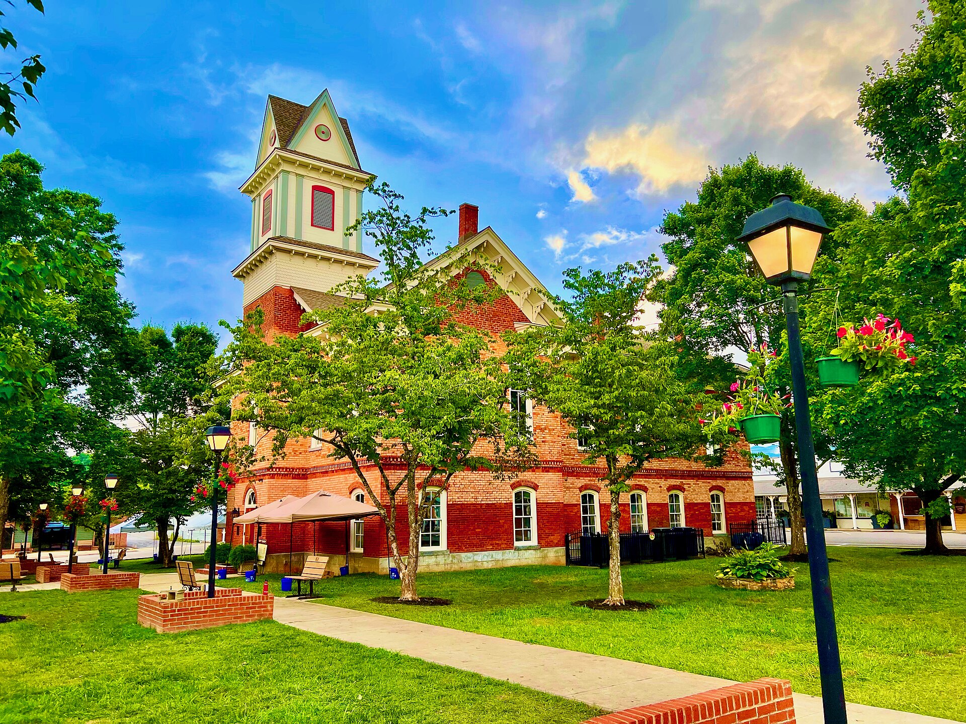 The historic Clay County courthouse in downtown Hayesville, N.C. on July 10, 2022 — North Carolina