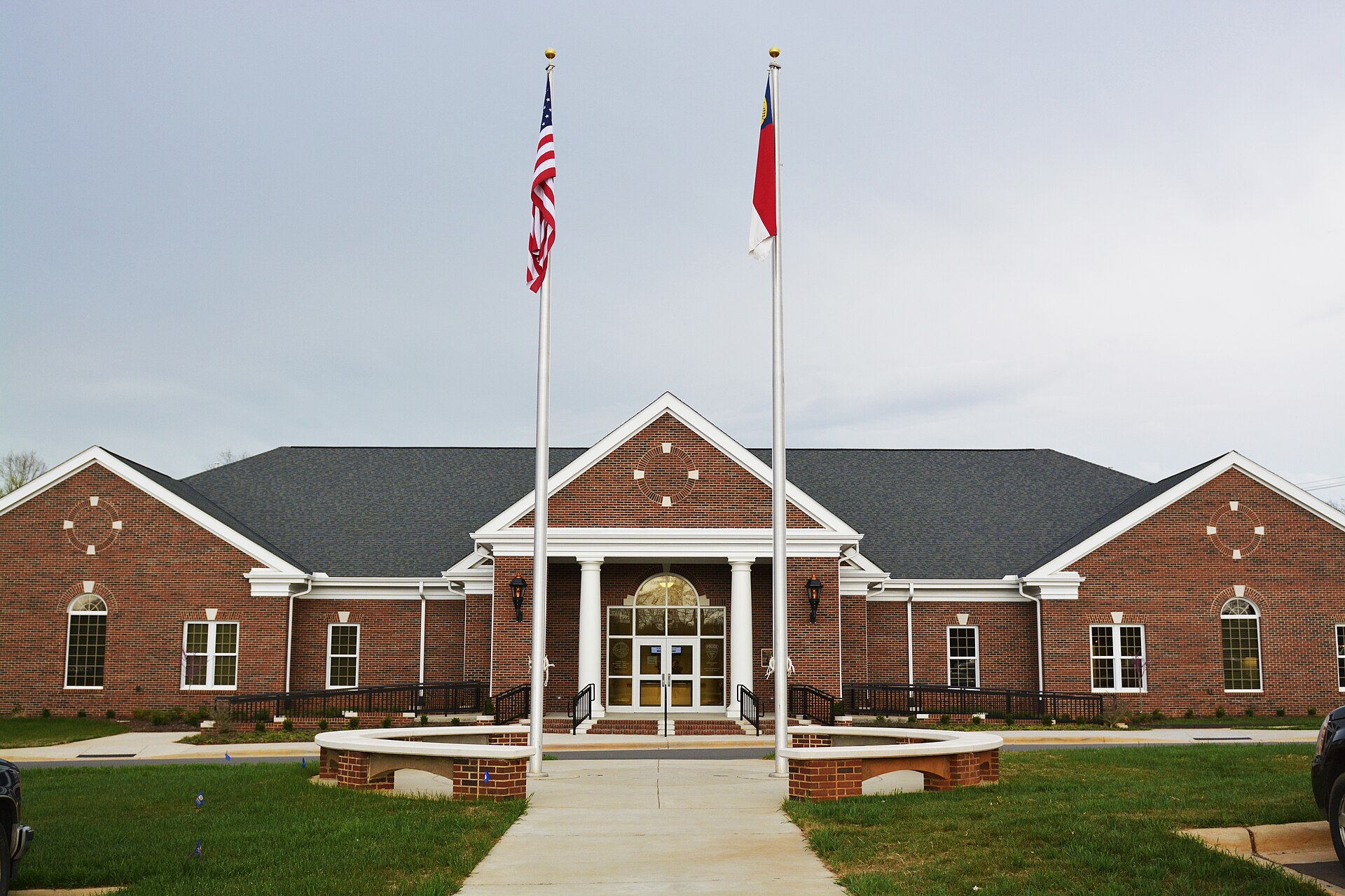 Front view of the Town Hall and Police Station. Building houses the police department, administrative government offices, and water and sewer utilities. — Boiling Springs, North Carolina