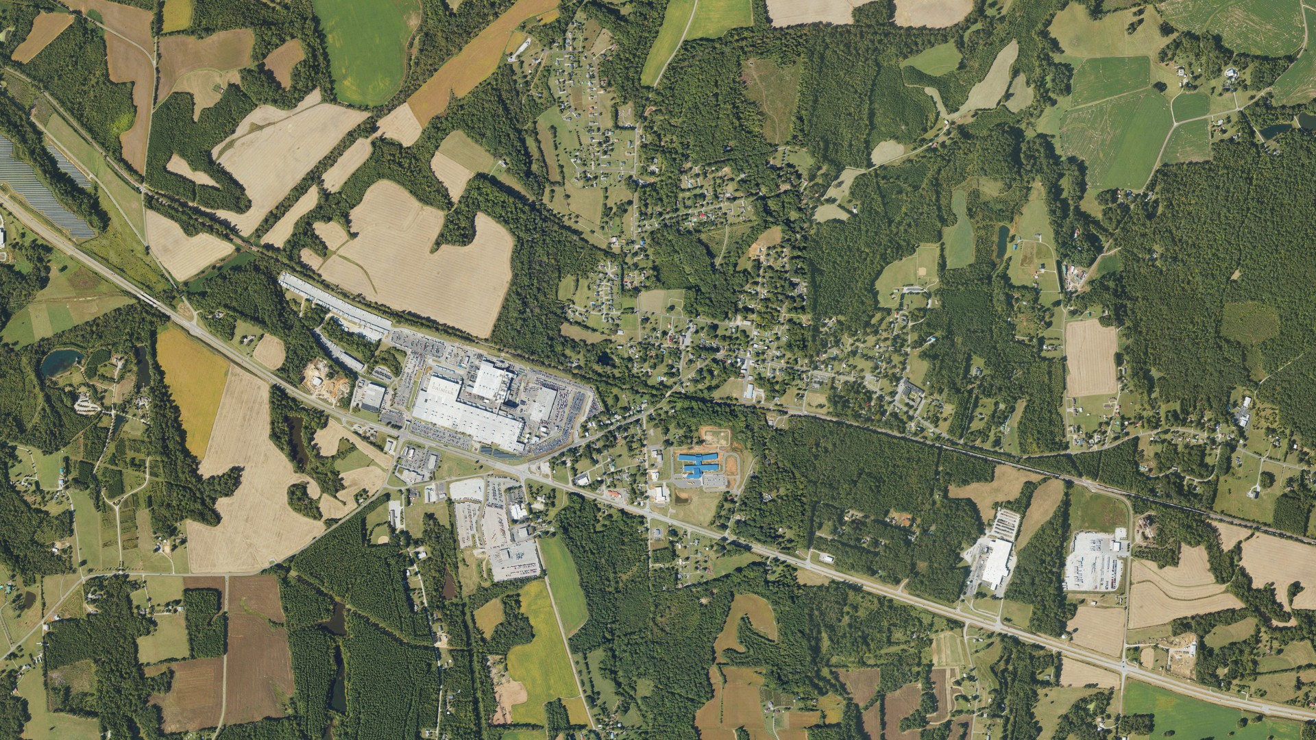 Natural-color aerial photograph of land around Cleveland, North Carolina