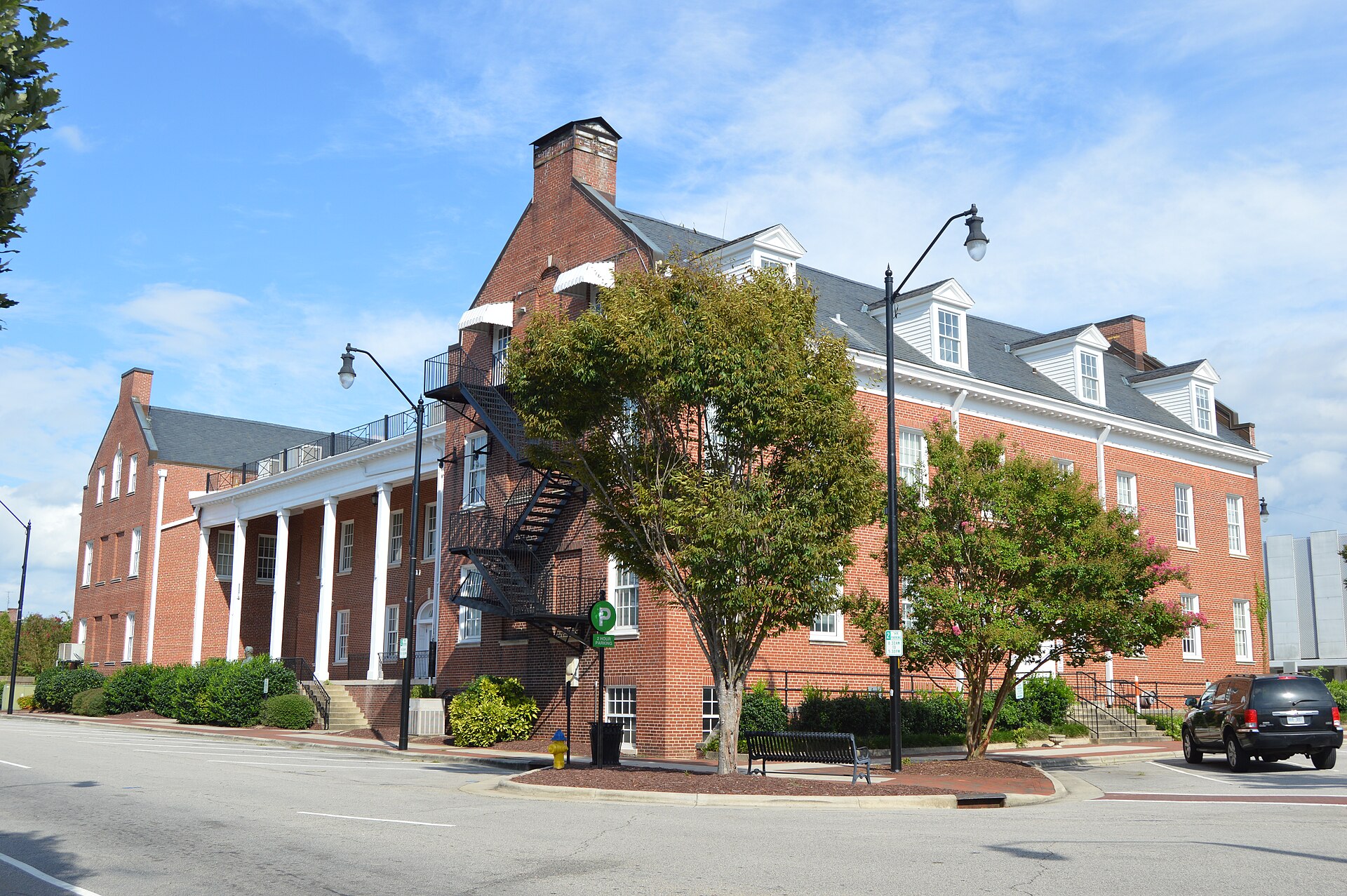Front and northwestern side of the Sampson County Courthouse, located on Courthouse Square in Clinton, North Carolina, United States.