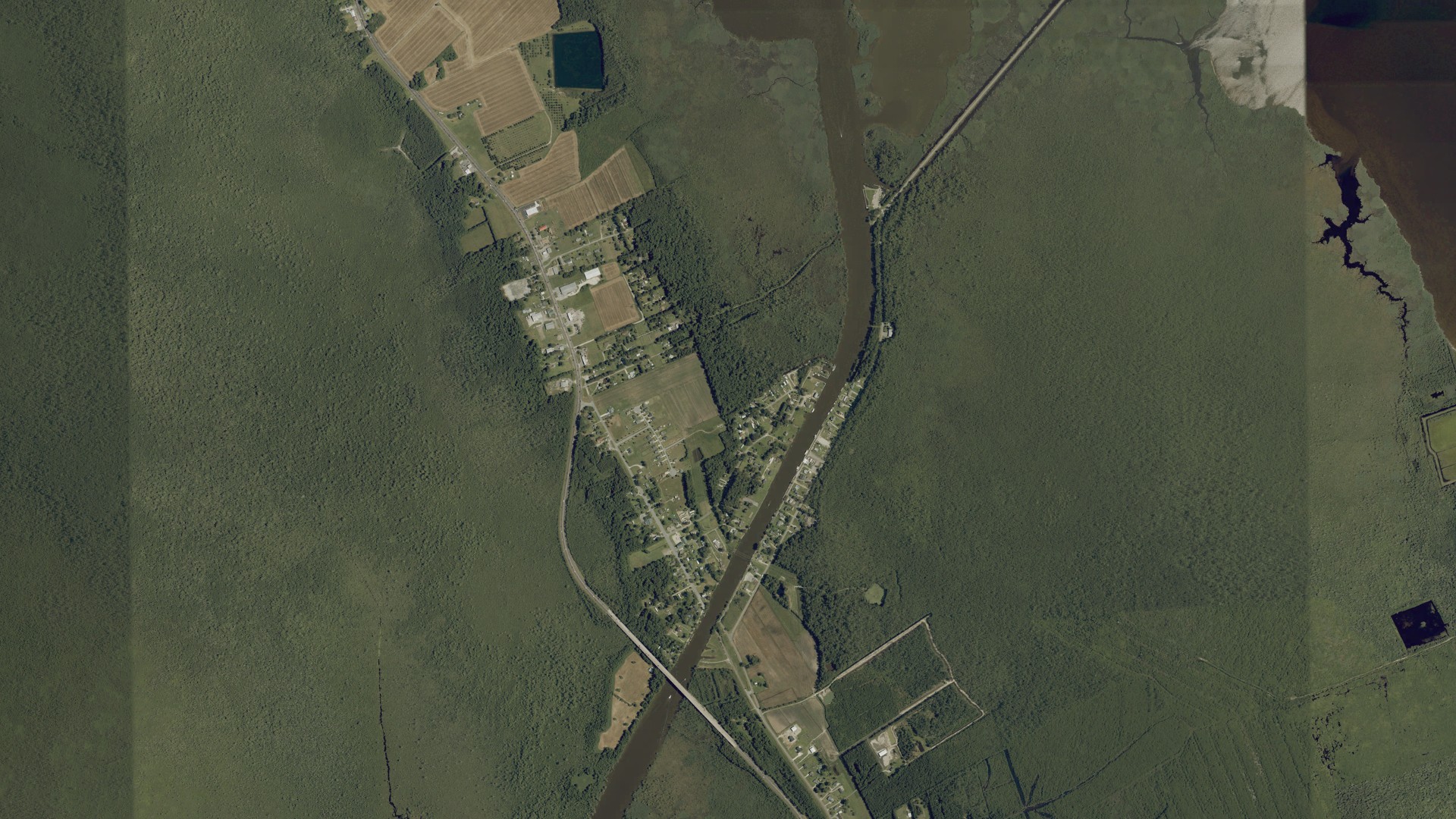 Natural-color aerial photograph of land around Coinjock, North Carolina