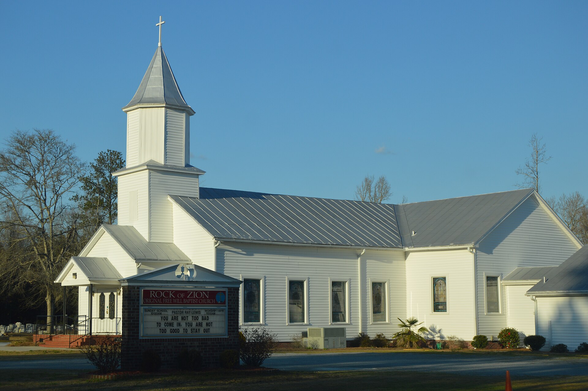 Southern side and front of Rock of Zion Original Free Will Baptist Church, located at 357 North Carolina Highway 306 in Grantsboro, North Carolina, United States.