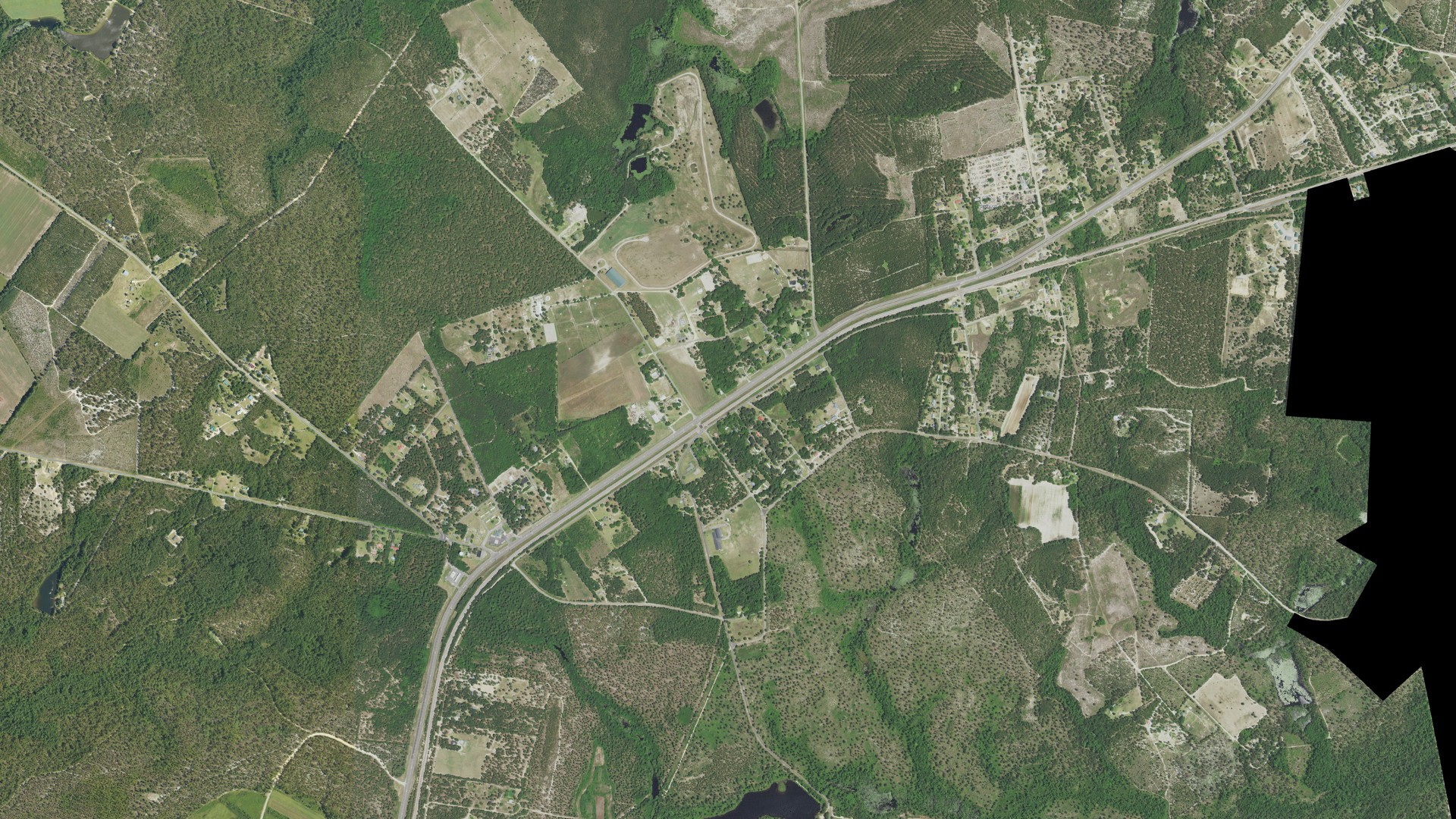 Natural-color aerial photograph of land around Hoffman, North Carolina
