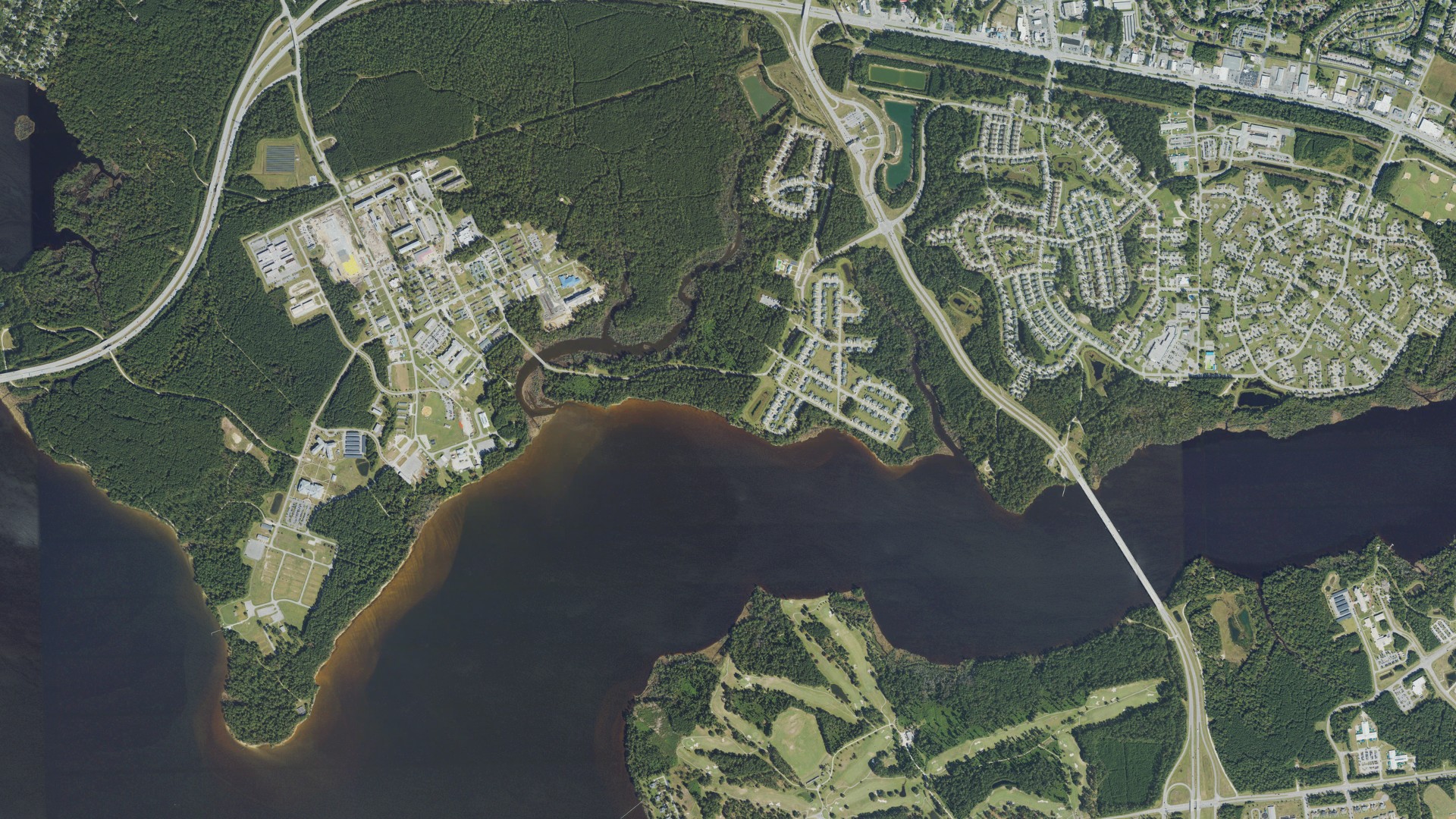 Natural-color aerial photograph of land around Jacksonville, North Carolina