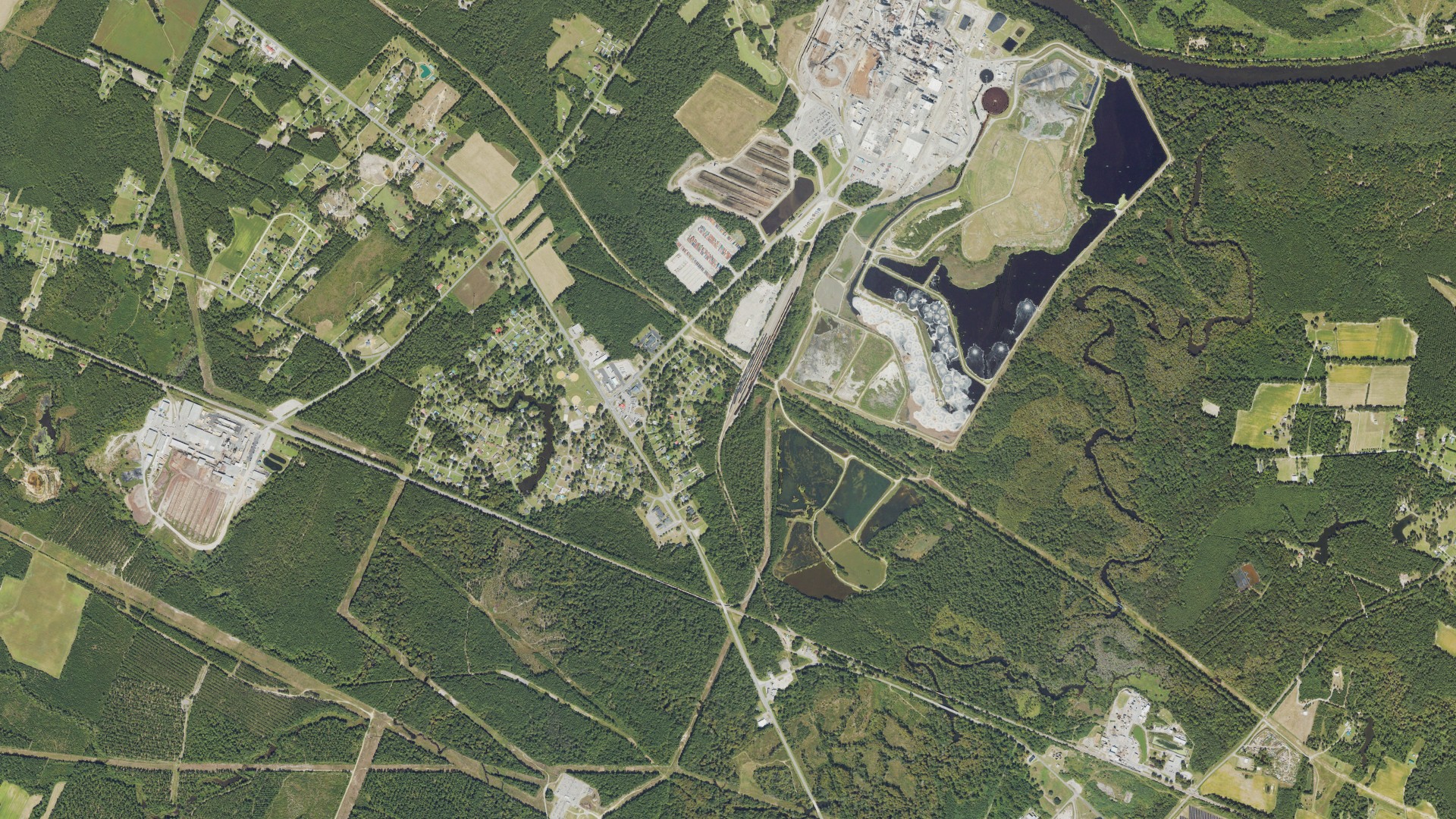 Natural-color aerial photograph of land around Riegelwood, North Carolina