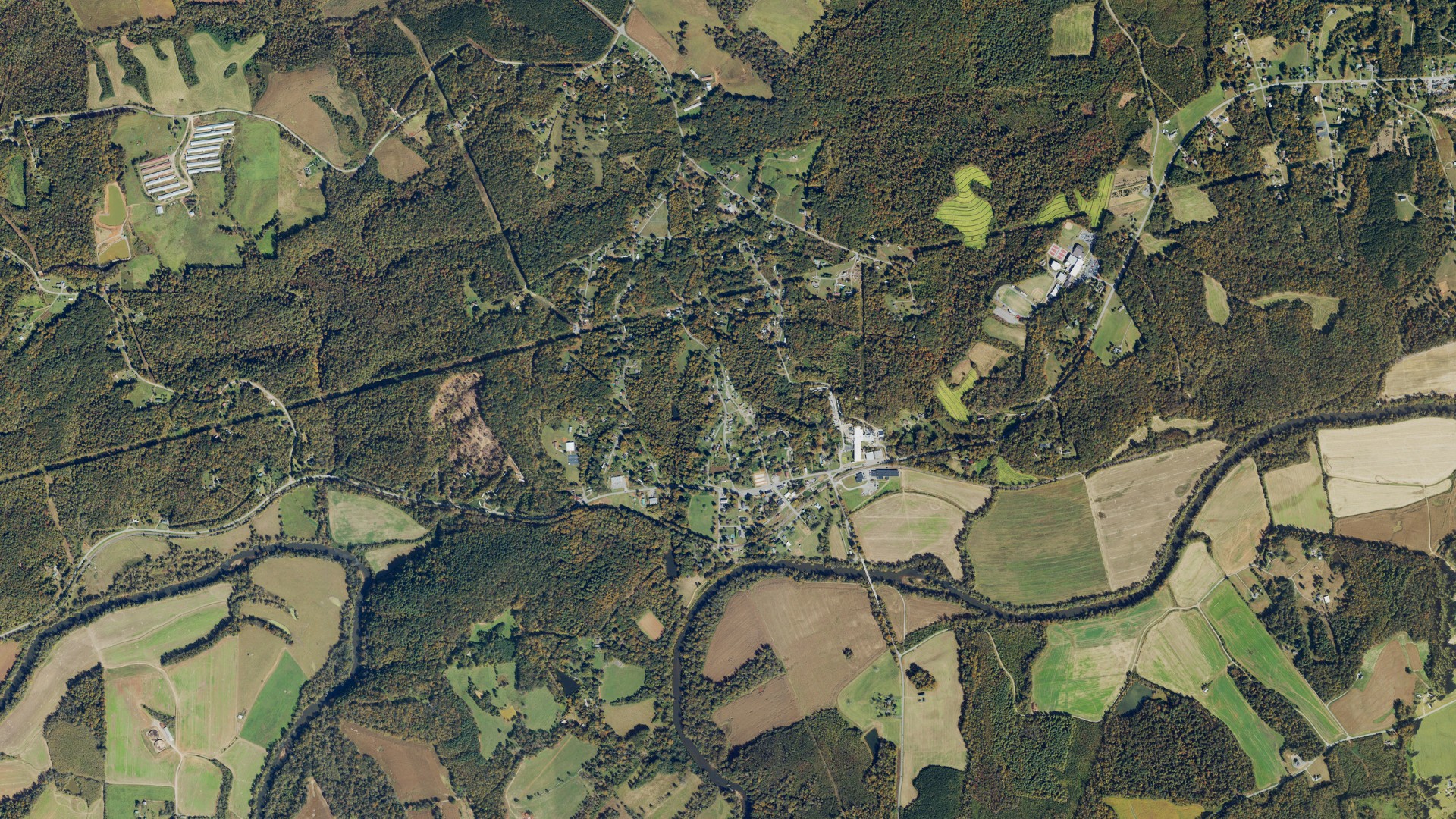 Natural-color aerial photograph of land around Ronda, North Carolina